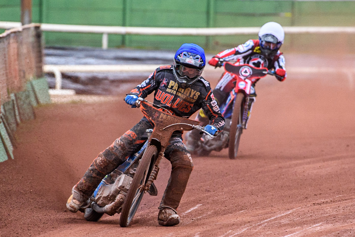 Steve Worrall (Blue) leads Brady Kurtz (White) during the Sports Insure Premiership match between Wolverhampton Wolves and Belle Vue Aces at Monmore Green Stadium, Wolverhampton on Monday 10th July 2023. (Photo: Ian Charles | MI News)