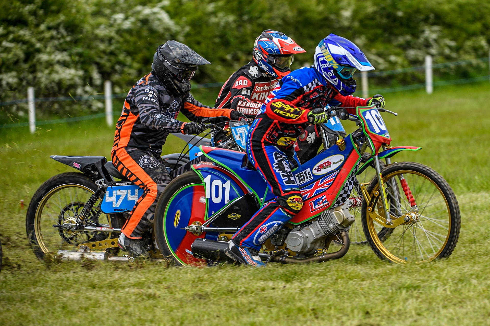 Cameron Taylor (101) leads Jack Roberts (474) and Dan Haney (17) in the 350cc Class during the Cheshire Grass Track Three Trophies meeting at High Legh, Cheshire on Sunday 14th May 2023. (Photo: Ian Charles | MI News)