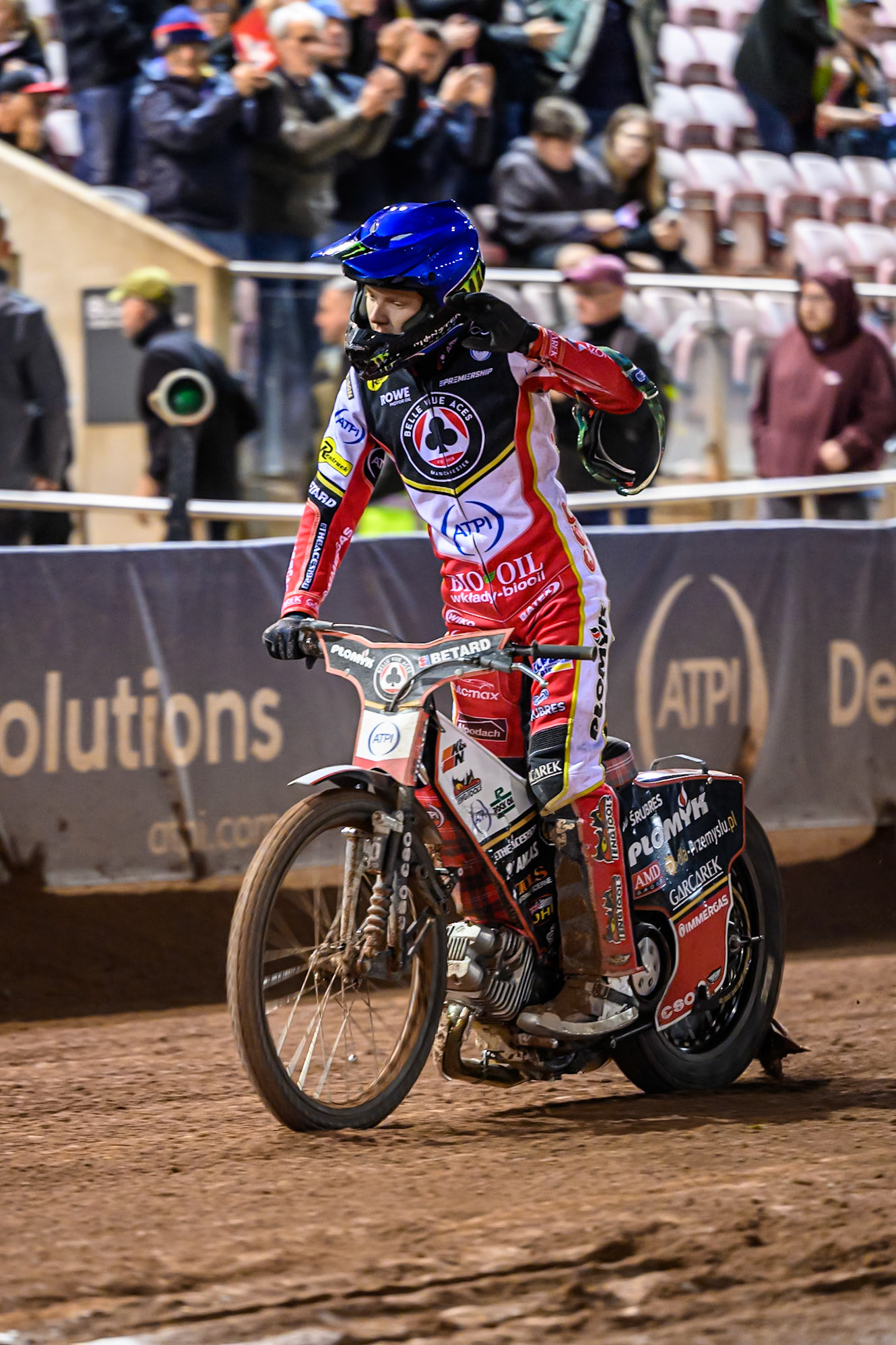 Dan Bewley of Belle Vue Aces  acknowledges the fans after the final heat during the Rowe Motor Oil Premiership Play Off Semi Final 1 (1st Leg)  between Belle Vue Aces and Ipswich Witches at the National Speedway Stadium, Manchester on Monday 8th September 2025. (Photo: Ian Charles | MI News)