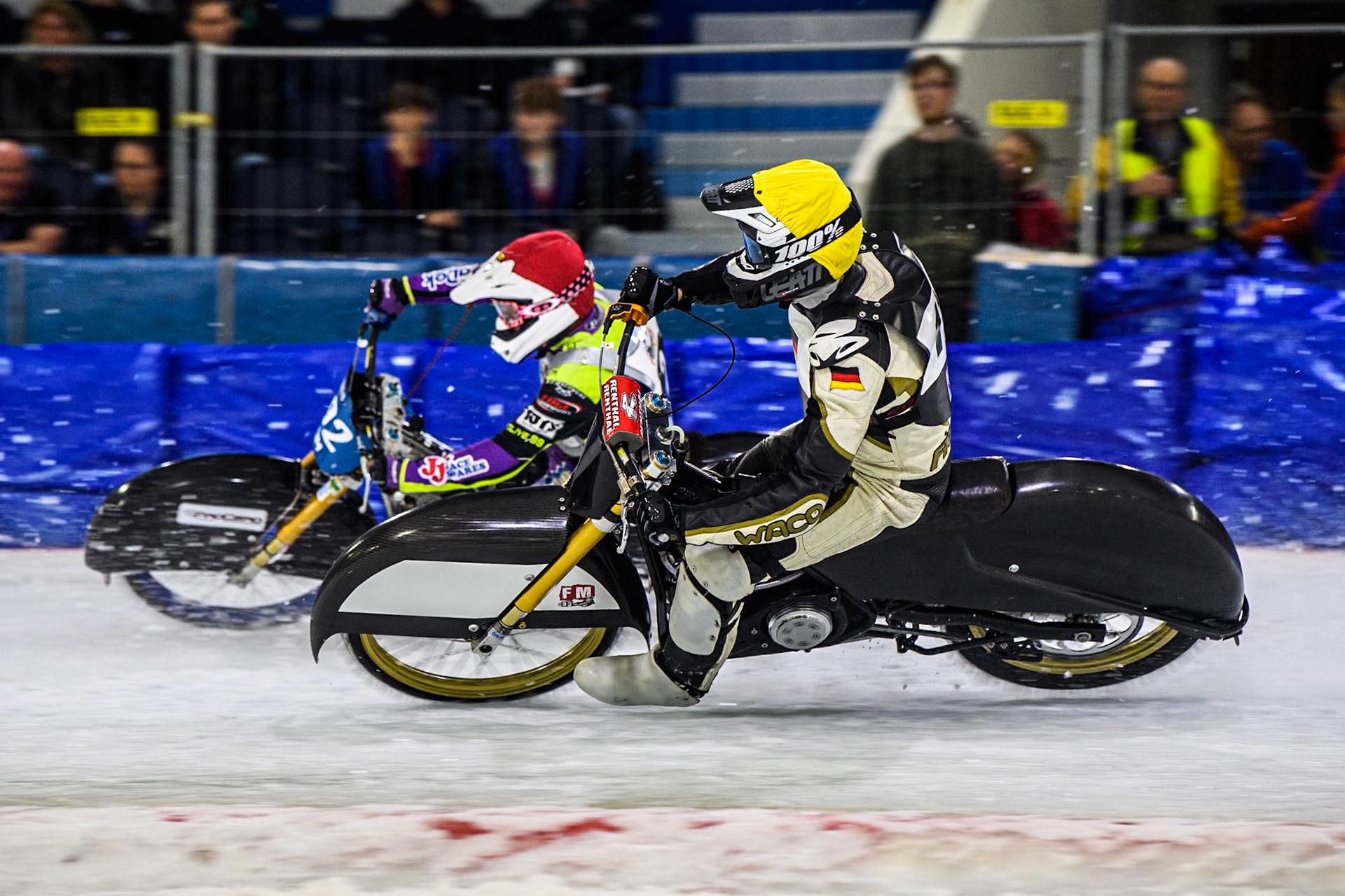 Paul Cooper of Great Britain in Red rides outside Franz Mayerbüchler of Germany during the Roelof Thijs Bokaal, Ice Rink Thialf, Heerenveen, Netherlands on Friday 4th April 2025. (Photo: Ian Charles | MI News)