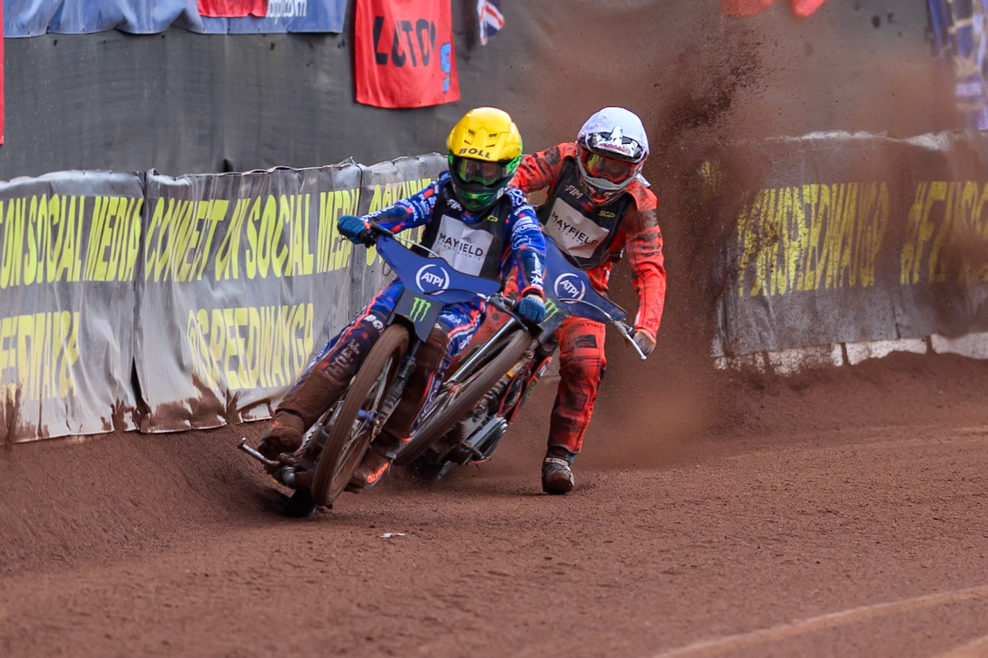 Brady Kurtz (101) of Australia in Yellow leading Jan Kvech (201) of Czech Republic in White during the ATPI  FIM Speedway GP of Manchester at the National Speedway Stadium, Manchester on Saturday 6th June 2026. (Photo: Ian Charles | MI News)