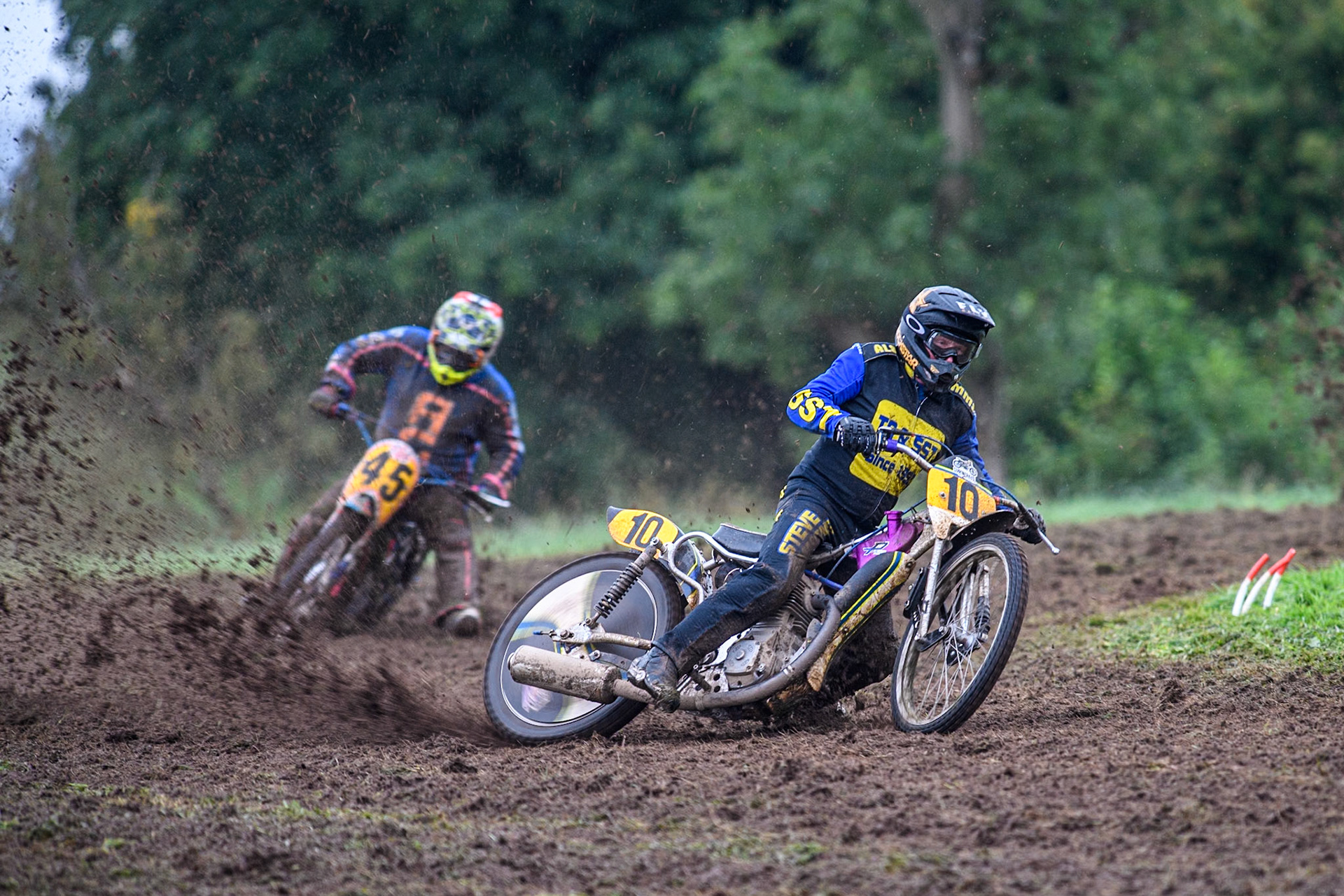 Tony Atkin (10) leading Shaun Bickley (45) in the 500cc Upright Class during the ACU British Upright Championships at Woodhouse Lance, Gawsworth, Cheshire on Sunday 8th September 2024. (Photo: Ian Charles | MI News)