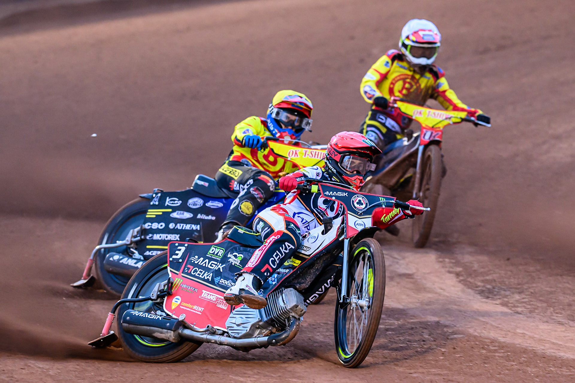 Jaimon Lidsey of Belle Vue Aces  in Red leading Paco Castagna of Birmingham Brummies  in Yellow and Keynan Rew of Birmingham Brummies  in White during the Rowe Motor Oil Premiership match between Belle Vue Aces and Birmingham Brummies at the National Speedway Stadium, Manchester on Monday 18th August 2025. (Photo: Ian Charles | MI News)