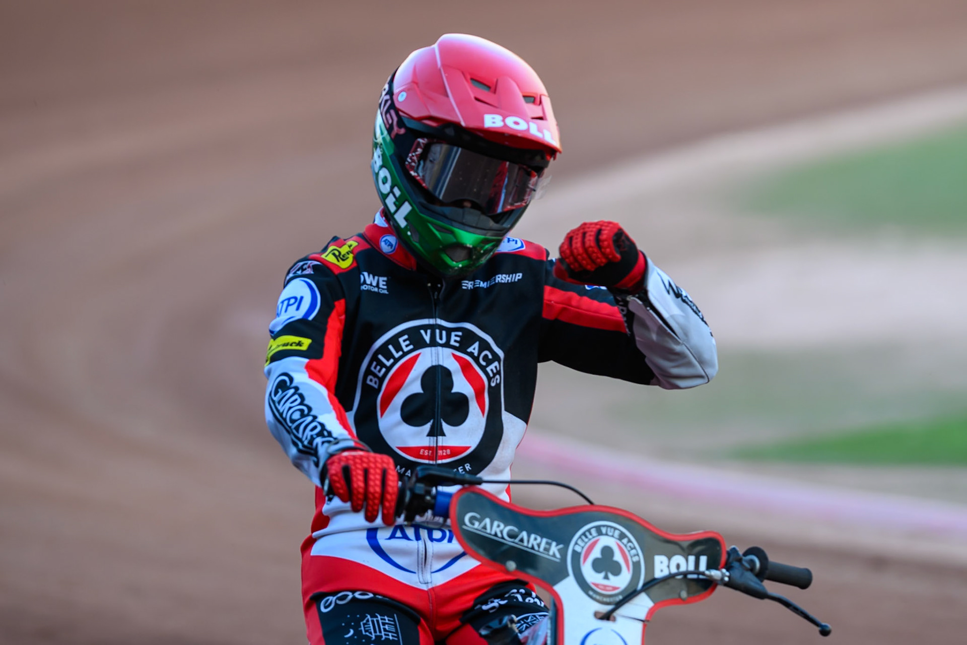 Brady Kurtz of Belle Vue Aces waves to the fans after his win in Heat 10 during the Rowe Motor Oil Premiership match between Belle Vue Aces and Northampton Foxes at the National Speedway Stadium, Manchester on Monday 13th July 2026. (Photo: Ian Charles | MI News)
