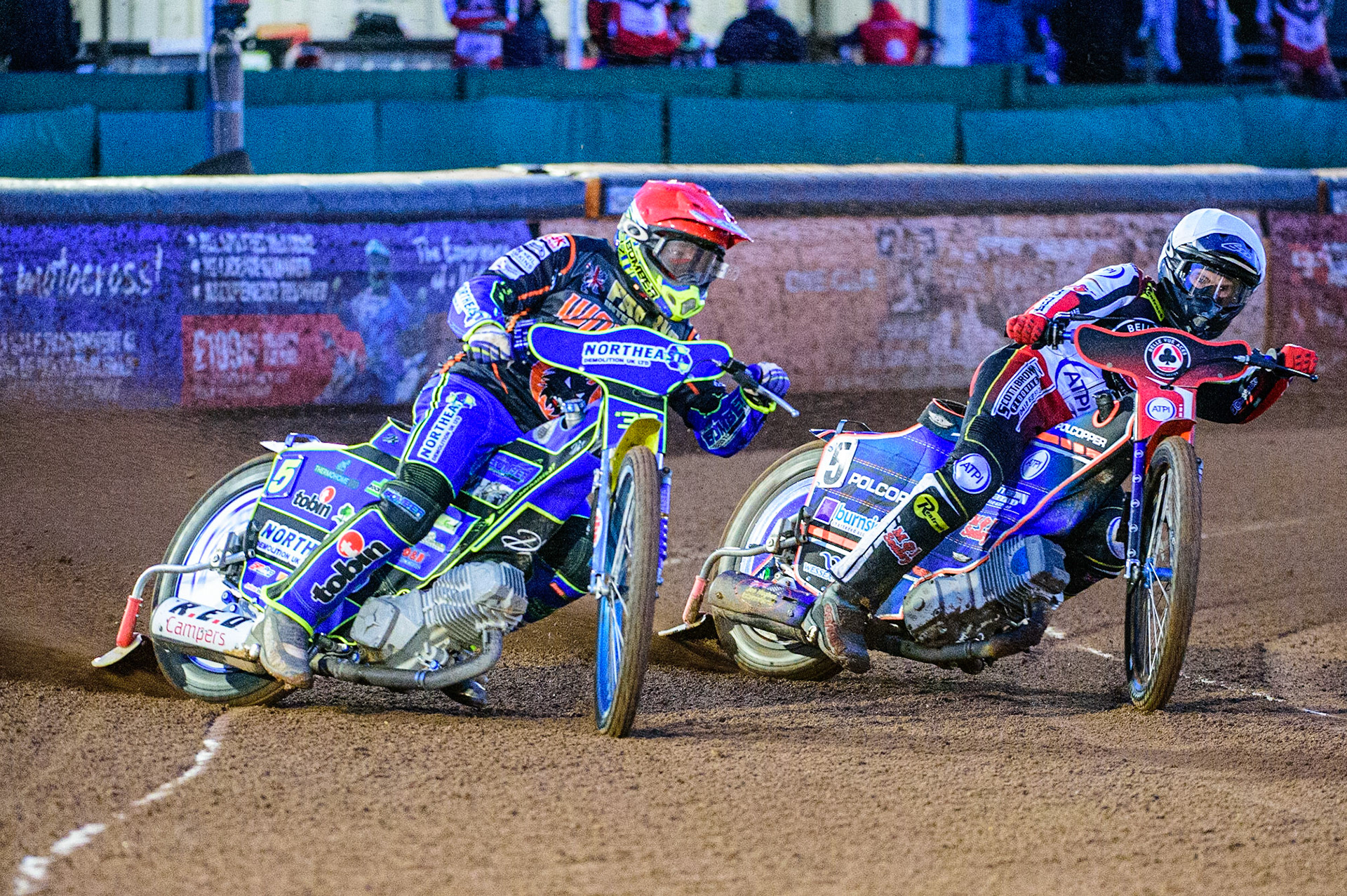 Chris Harris (Red) outside Brady Kurtz  (White) during the SGB Premiership Knock Out Cup Quarter Final 1st Leg between Wolverhampton Wolves and Belle Vue Aces at Monmore Green Stadium, Wolverhampton on Monday 10th April 2023. (Photo: Ian Charles | MI News)