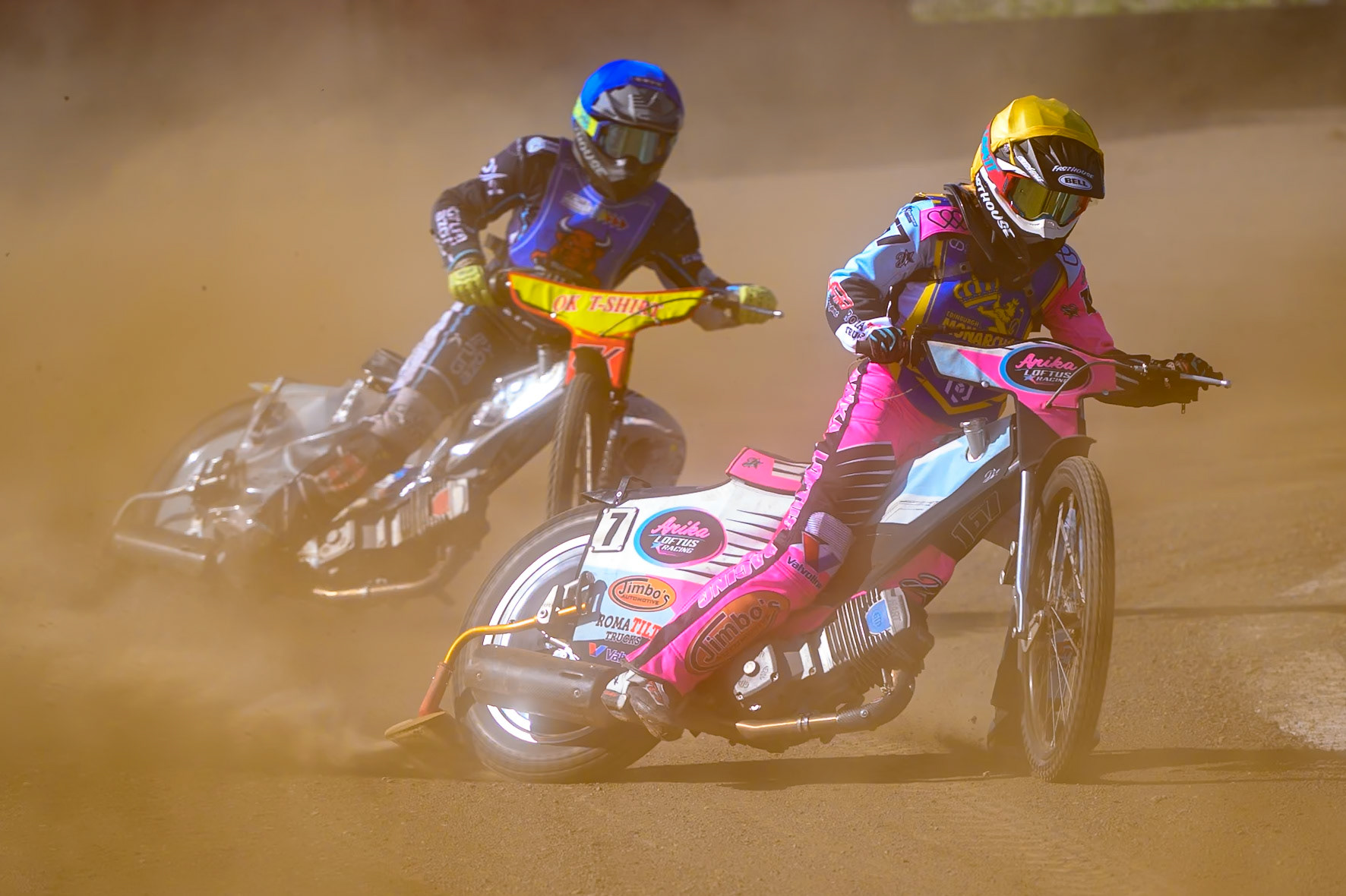 Anika Loftus of Edinburgh Monarchs Academy in Yellow leading Ryan Ashcroft of Buxton Bulls in Blue during the WSRA National Development League match between Buxton Bulls and Edinburgh Monarchs Academy at Hi-Edge Speedway, Buxton on Sunday 14th June 2026. (Photo: Ian Charles | MI News)