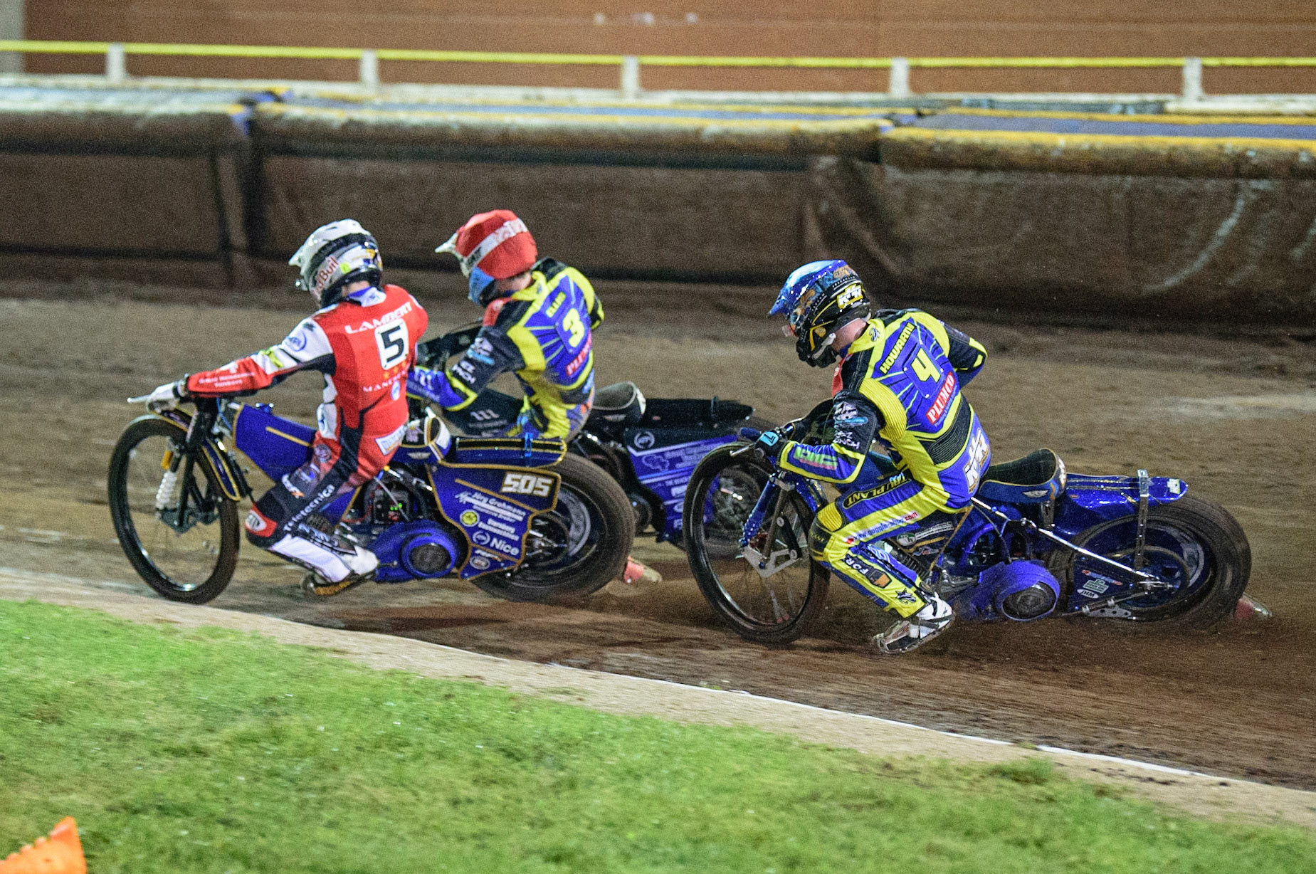 Robert Lambert  (White) inside Adam Ellis  (Red) with Kyle Howarth  (Blue) chasing during the SGB Premiership Grand Final 2nd Leg between Sheffield Tigers and Belle Vue Aces at Owlerton Stadium, Sheffield on Thursday 13th October 2022. (Credit: Ian Charles | MI News)