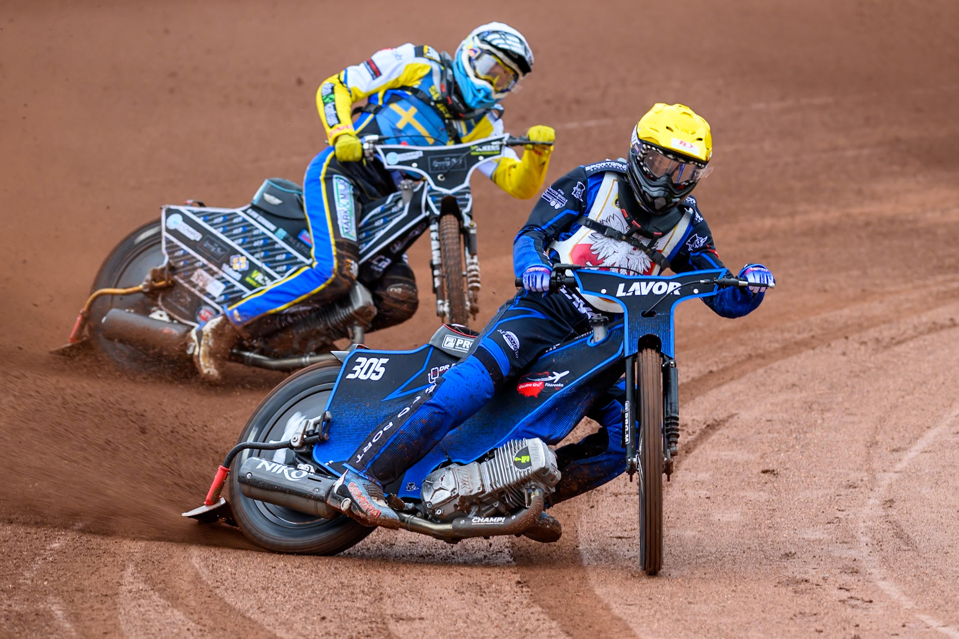 Antoni Mencel of Poland in Yellow leading Noel Wahlquist of Sweden in White during the FIM SGP2 Qualifying Round at the Peugeot Ashfield Stadium in Glasgow on Saturday 24th May 2025. (Photo: Ian Charles | MI News)