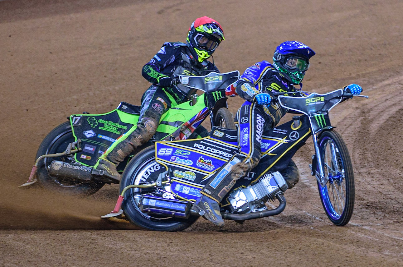 Jason Doyle (69) (Blue) leads Tom Brennan (17) (Red) during the FIM  Speedway Grand Prix of Great Britain at the Principality Stadium, Cardiff on Saturday 13th August 2022. (Credit: Ian Charles | MI News