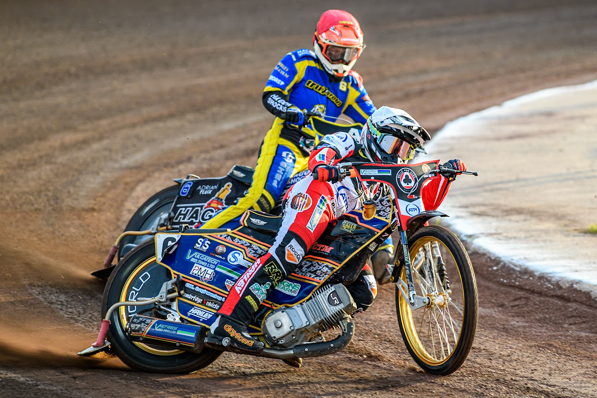 Belle Vue Aces' Connor Mountain  in White leading Sheffield Tigers' Jason Edwards  in Red during the Premiership KO Cup Quarter Final, 2nd Leg match between Sheffield Tigers and Belle Vue Aces at Owlerton Stadium, Sheffield on Thursday 9th May 2024. (Photo: Ian Charles | MI News)