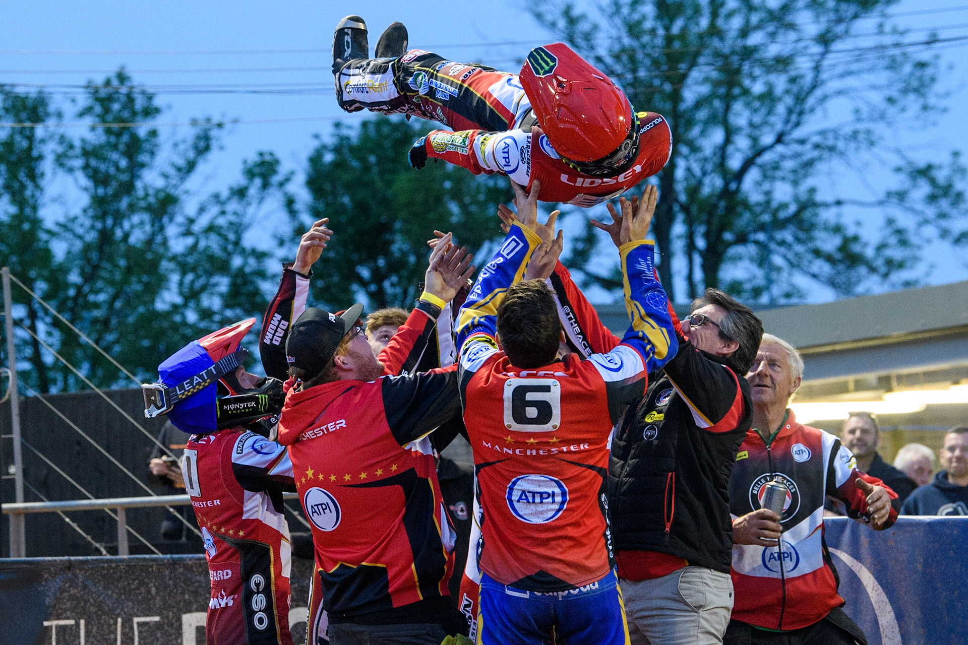Maximum man Jaimon Lidsey gets the bumps fro  his team mates during the Sports Insure Premiership Knock Out Cup Quarter Final 2nd Leg between Belle Vue Aces and Wolverhampton Wolves at the National Speedway Stadium, Manchester on Thursday 18th May 2023. (Photo: Ian Charles | MI News)
