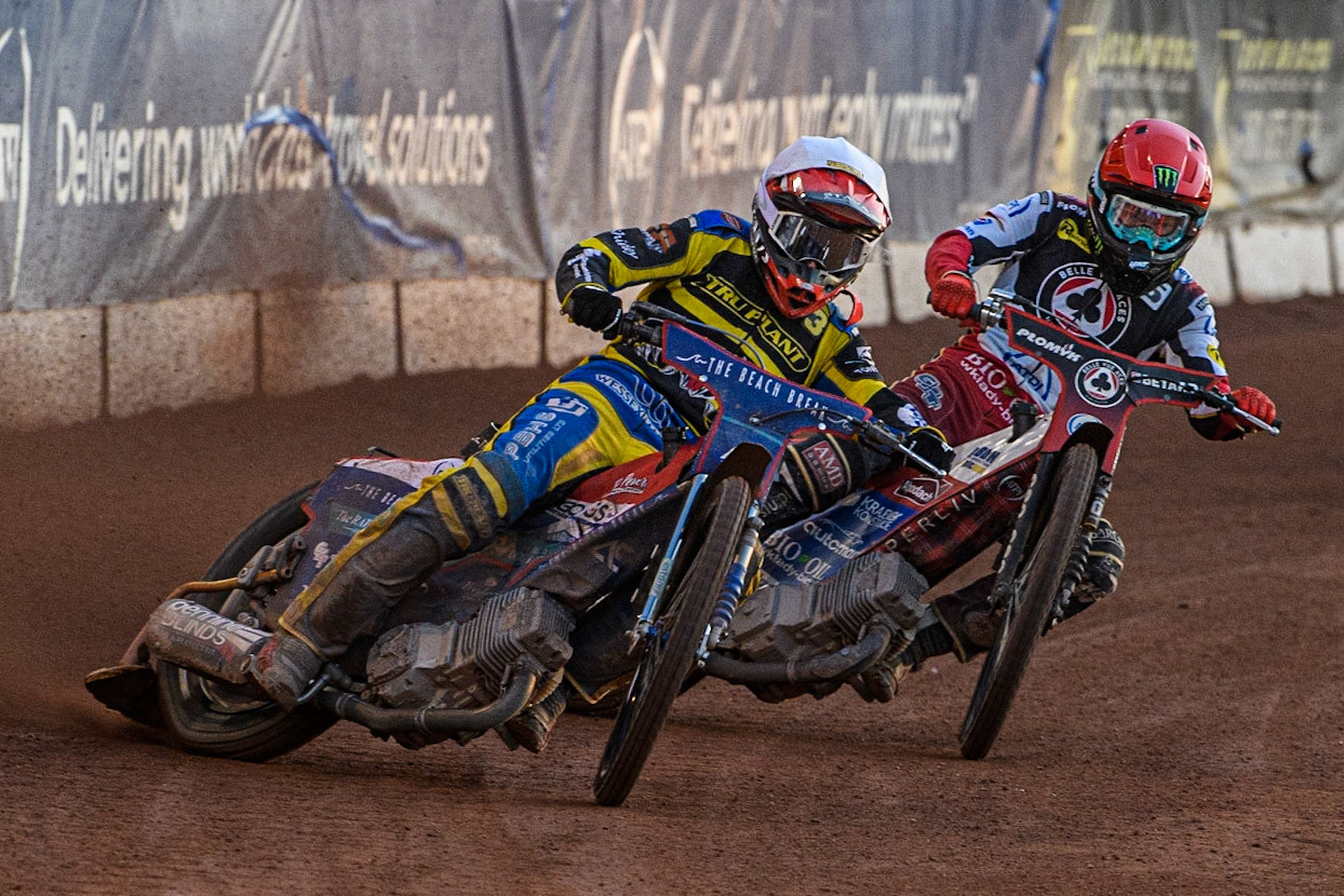 Adam Ellis (White) leads Dan Bewley (Red) during the Sports Insure Premiership match between Belle Vue Aces and Sheffield Tigers at the National Speedway Stadium, Manchester on Monday 7th August 2023. (Photo: Ian Charles | MI News)