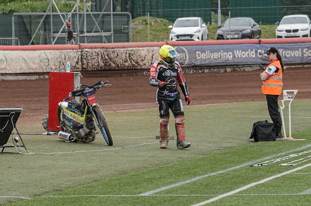 MANCHESTER, UK. MAY 2ND  Chris Harris  walks away from his machine after another engine failure during the SGB Premiership match between Belle Vue Aces and Peterborough at the National Speedway Stadium, Manchester on Monday 2nd May 2022. (Credit: Ian Charles | MI News)