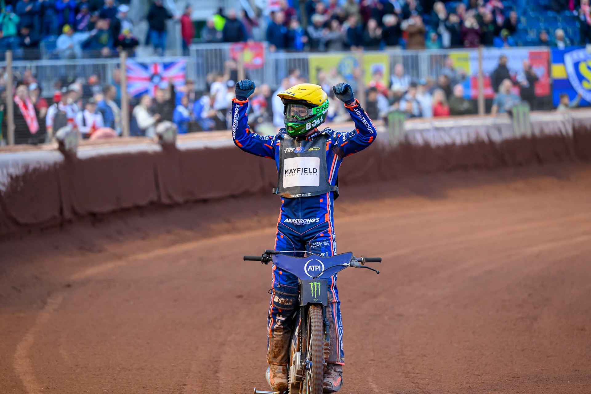 Brady Kurtz (101) of Australia celebrates his win in the Final during the ATPI  FIM Speedway GP of Manchester at the National Speedway Stadium, Manchester on Saturday 6th June 2026. (Photo: Ian Charles | MI News)