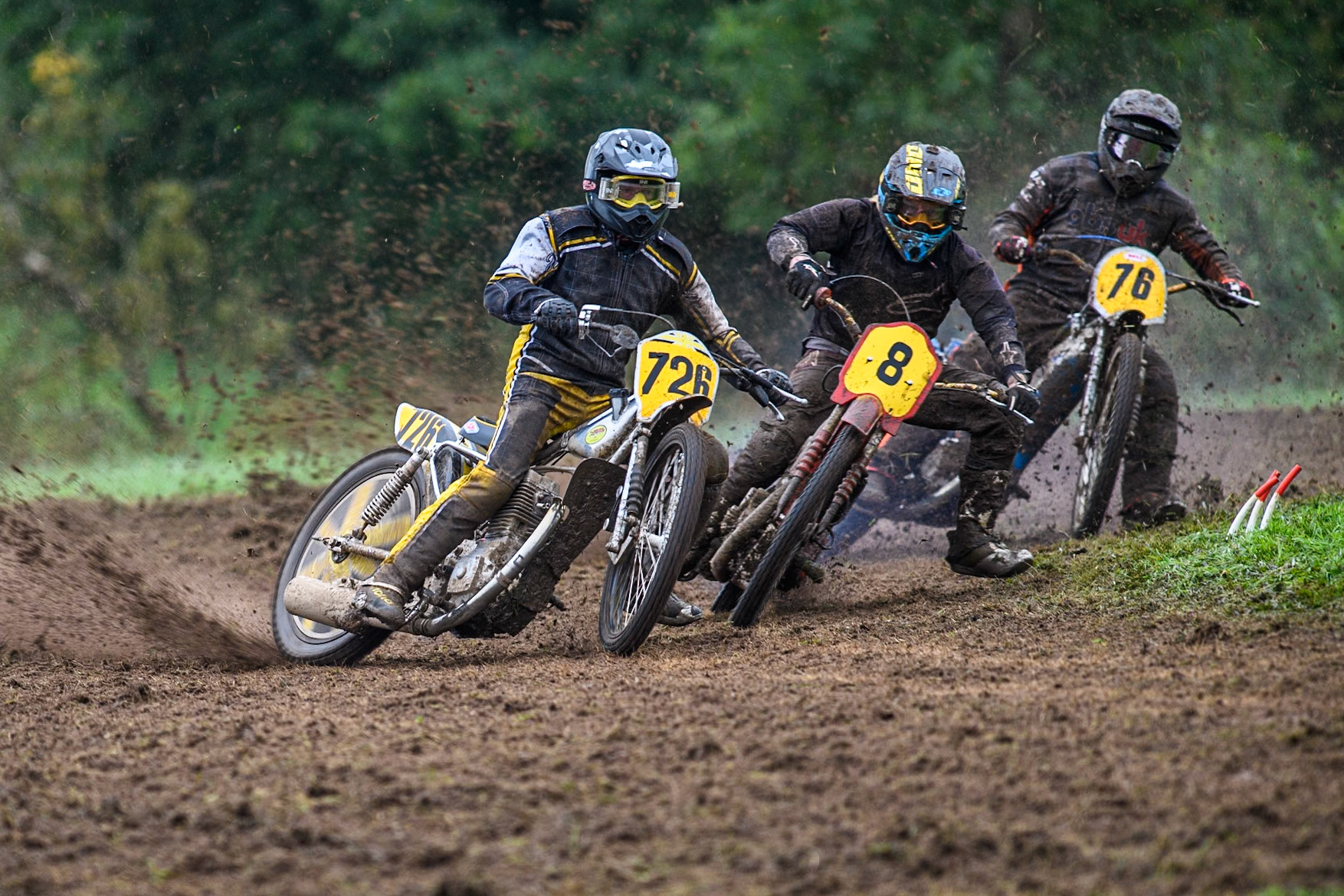 Glyn Drake (72)6 leading David Hammersley (8) and Jack Roberts (76) in the 500cc Upright Class during the ACU British Upright Championships at Woodhouse Lance, Gawsworth, Cheshire on Sunday 8th September 2024. (Photo: Ian Charles | MI News)
