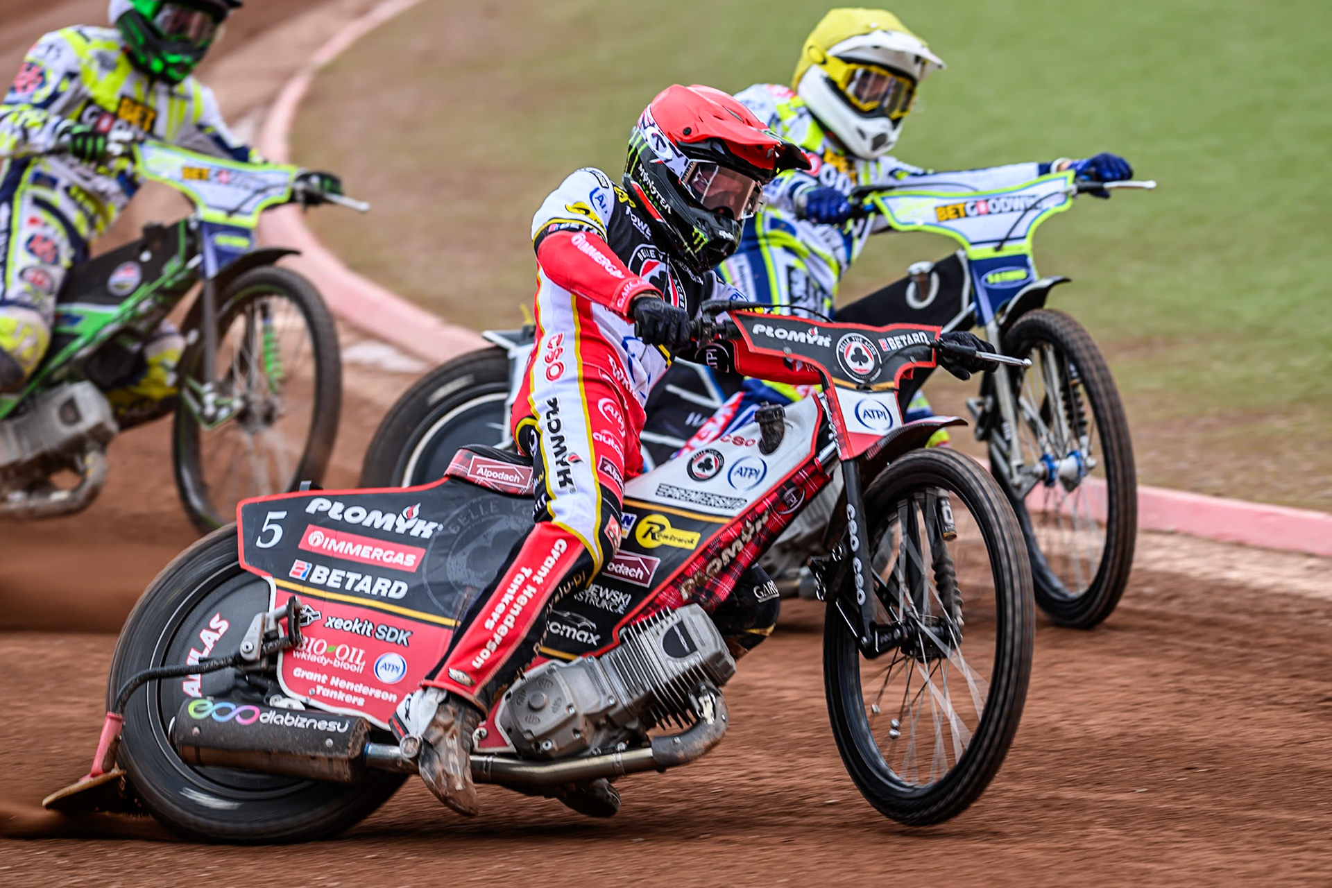 Belle Vue Aces' Dan Bewley in Red rides outside Oxford Spires' Peter Kildemand in Yellow during the Rowe Motor Oil Premiership match between Belle Vue Aces and Oxford Spires at the National Speedway Stadium, Manchester on Monday 26th May 2025. (Photo: Ian Charles | MI News)