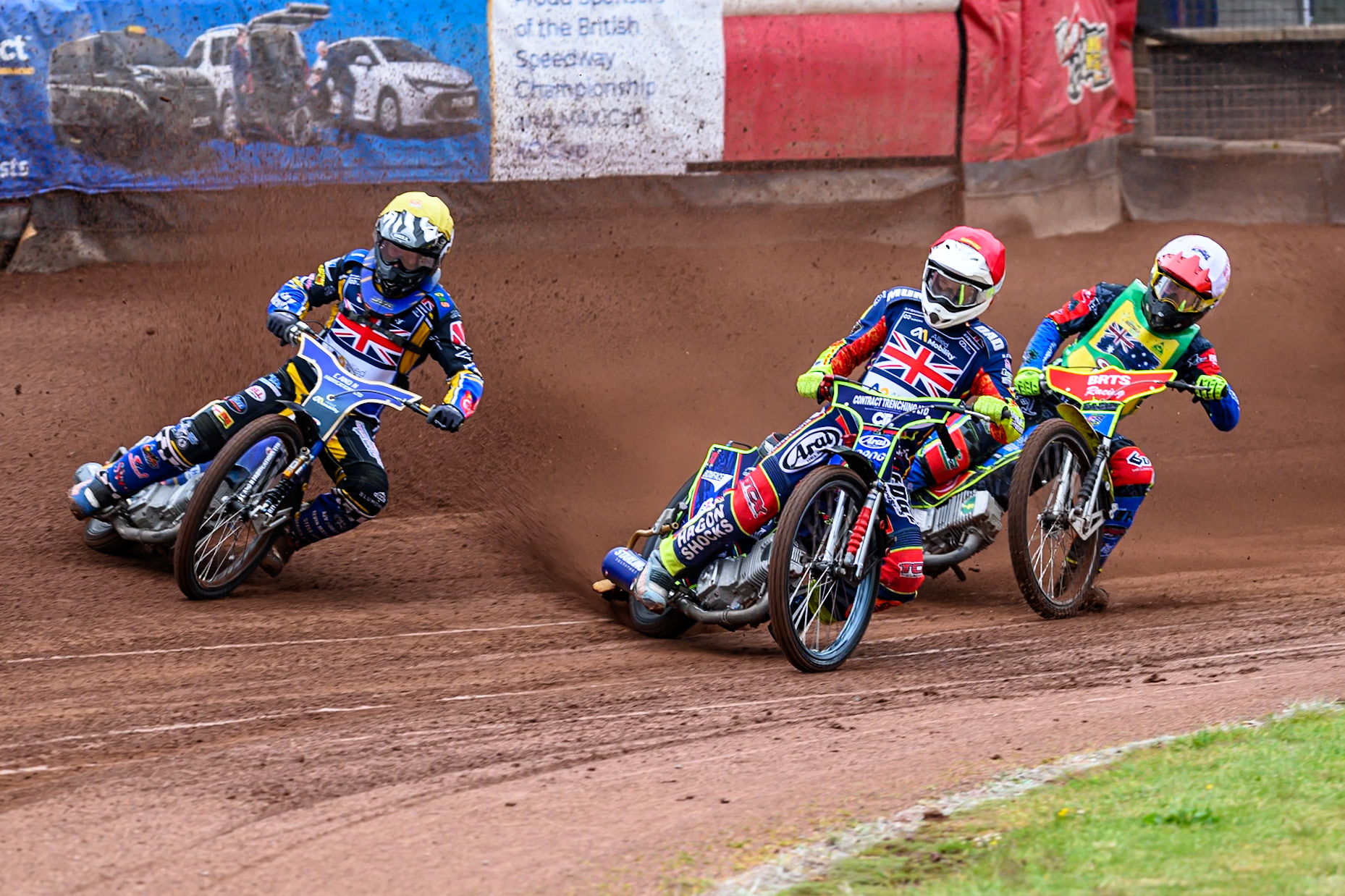 Joe Thompson of Great Britain in Yellow rides outside Jake Mulford of Great Britain in Red with Tate Zischke of Australia in White behind during the FIM SGP2 Qualifying Round at the Peugeot Ashfield Stadium in Glasgow on Saturday 24th May 2025. (Photo: Ian Charles | MI News)