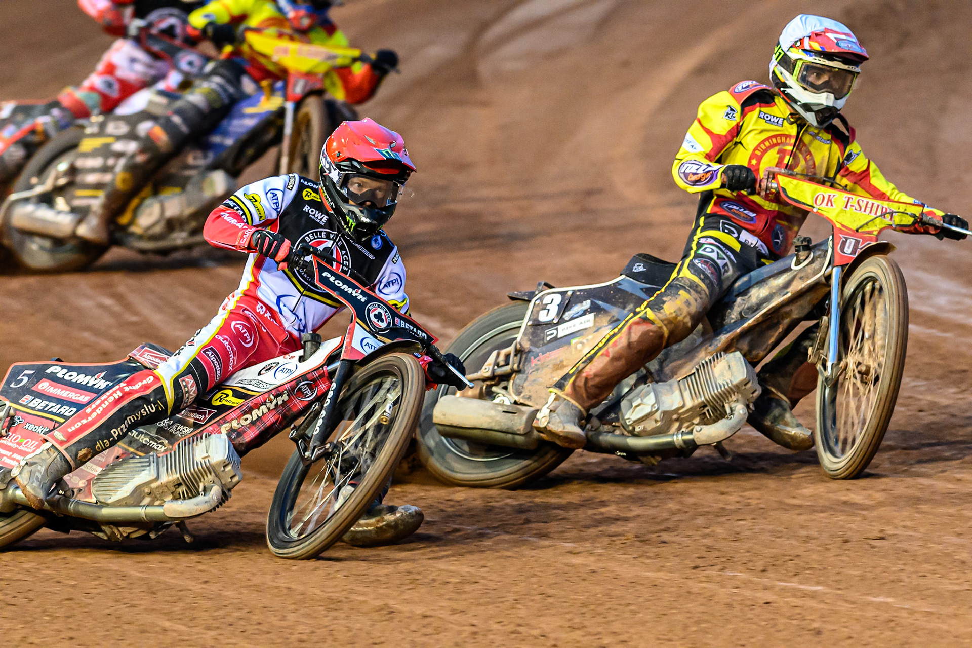 Dan Bewley of Belle Vue Aces  in Red rides outside Keynan Rew of Birmingham Brummies  in White during the Rowe Motor Oil Premiership match between Belle Vue Aces and Birmingham Brummies at the National Speedway Stadium, Manchester on Monday 18th August 2025. (Photo: Ian Charles | MI News)