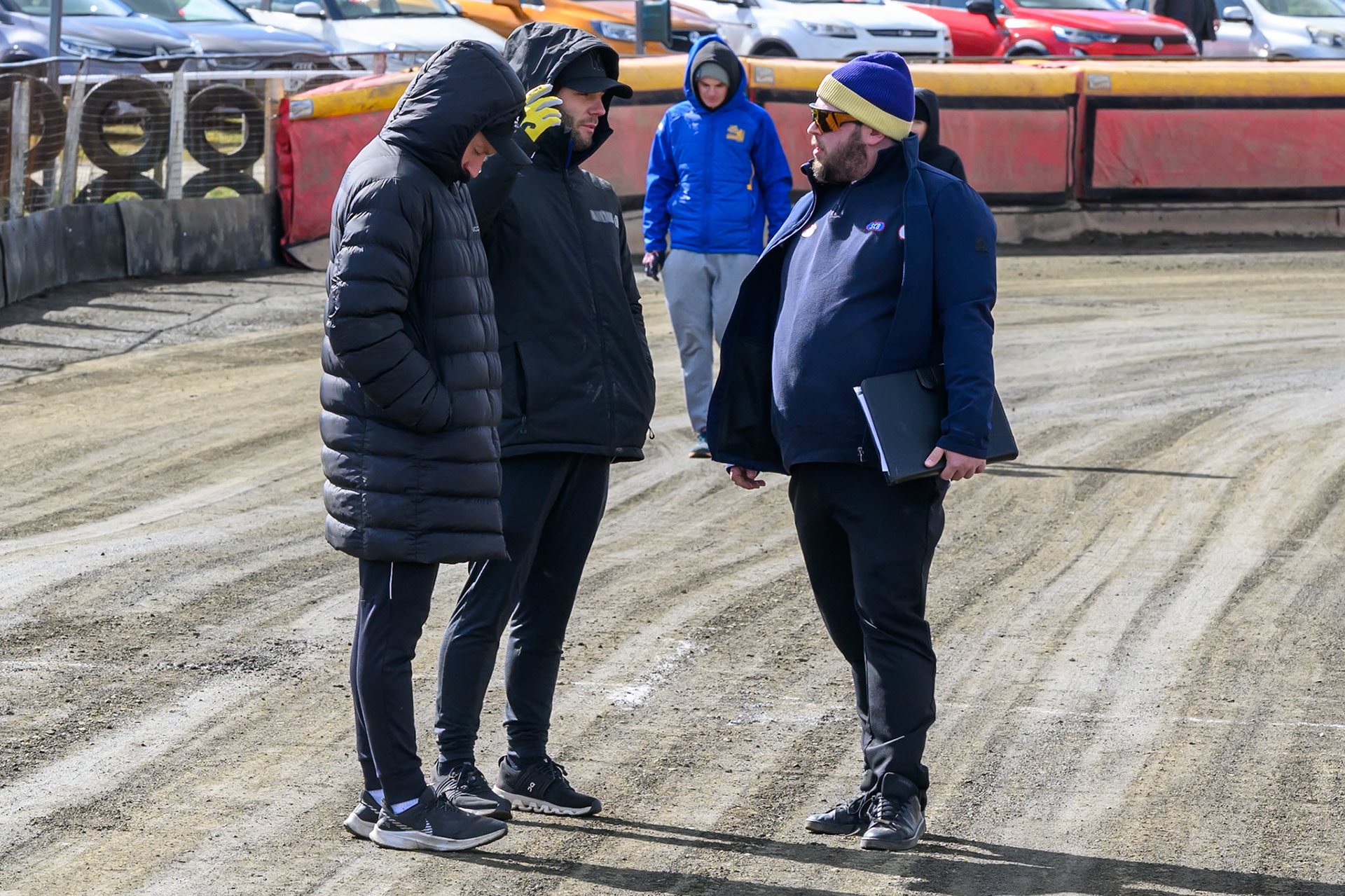 Referee Seth Perkin (Right) chats with riders on the start line during the Regina Chains Fours at Buxton Speedway, Buxton on Sunday 5th April 2026. (Photo: Ian Charles | MI News)