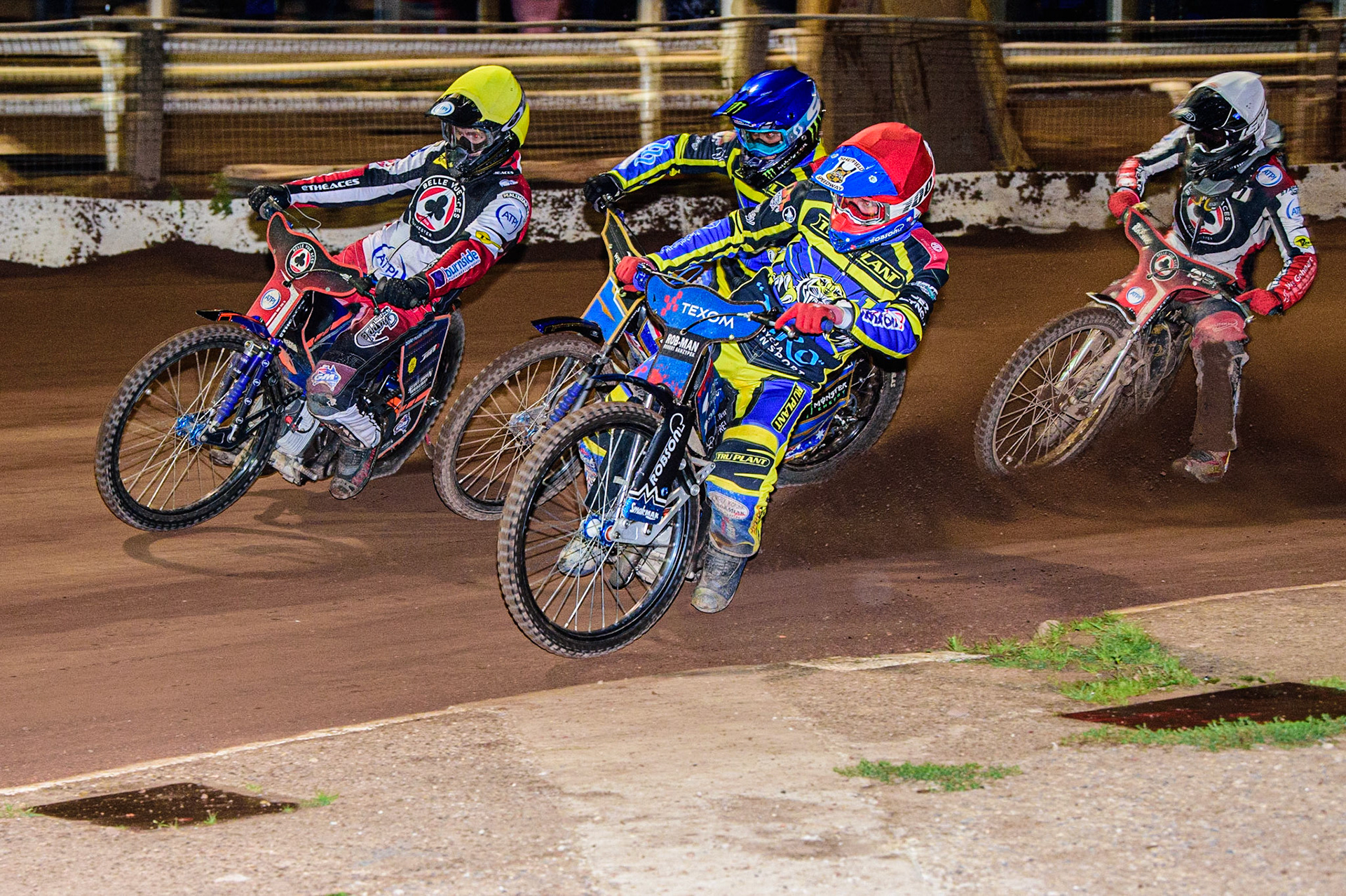 Brady Kurtz  (Yellow) outside Jack Holder  (Blue) and Tobiasz Musielak  (Red) with Norick Blodorn  (White) ayt the rear during the SGB Premiership match between Sheffield Tigers and Belle Vue Aces at Owlerton Stadium, Sheffield on Thursday 22nd September 2022. (Credit: Ian Charles | MI News)