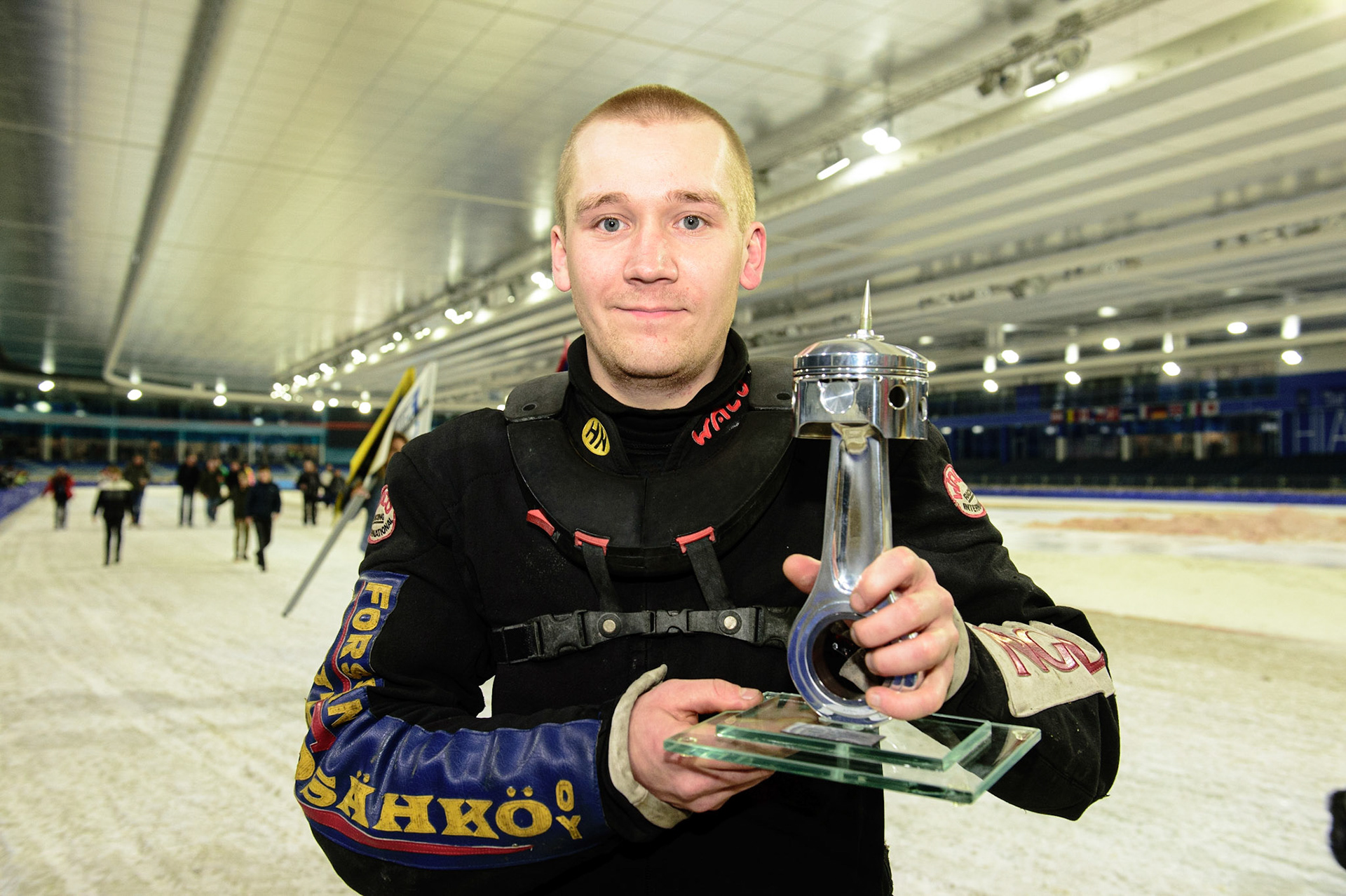 HEERENVEEN, NL. APR 1.  Henri Ahlbom Winner of the  the ROLOEF THIJS BOKAAL  at Ice Rink Thialf, Heerenveen on Friday 1st April 2022. (Credit: Ian Charles | MI News)