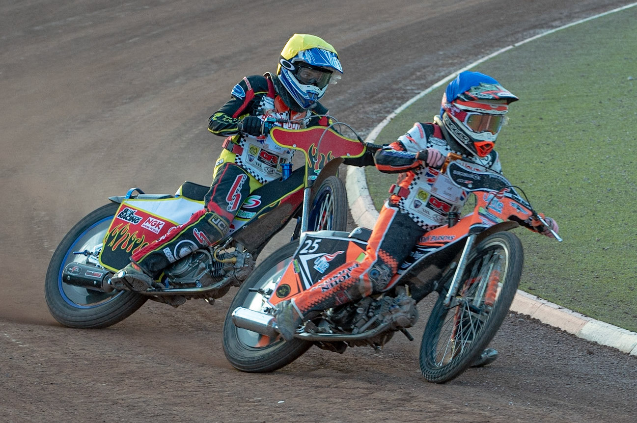 Photo: Ian Charles

Ben Trigger (Blue) leads Ben Trigger (Yellow)

Summer Speed Saturday & British Youth Speedway Championship Round 5, National Speedway Stadium, Manchester, Saturday 22 June 2019
