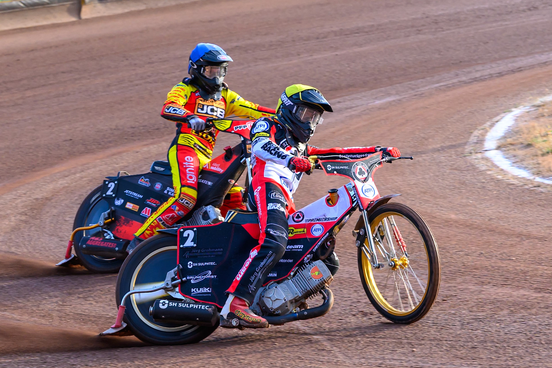 Norick Blodorn of Belle Vue Aces  in Yellow leading Dan Thompson of Leicester Lions  in Blue during the Rowe Motor Oil Premiership match between Leicester Lions and Belle Vue Aces at the Hydroscan Arena, Leicester on Thursday 23rd July 2026. (Photo: Ian Charles | MI News)