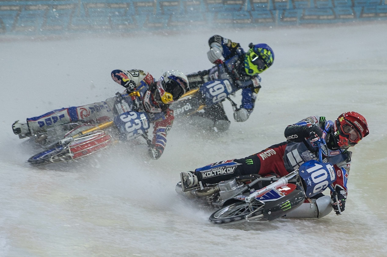 Photo: Ian Charles

Dmitri Koltakov (106) leads Danil Ivanov (333) and Martin Haarahiltunen (199)

FIM Ice Speedway Gladiators World Championship, Event 5.1, Ice Rink Thialf, Heerenveen, Netherlands Saturday  30  March  2019