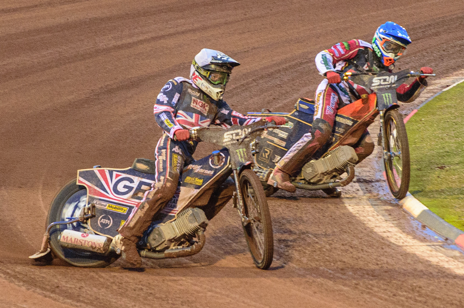 MANCHESTER, UK. OCT 17TH Dan Bewley of Great Britain (White) passes Mikkel Michelsen of Denmark (Blue) during the Monster Energy FIM Speedway of Nations at the National Speedway Stadium, Manchester on Sunday  17th October 2021. (Credit: Ian Charles | MI News)