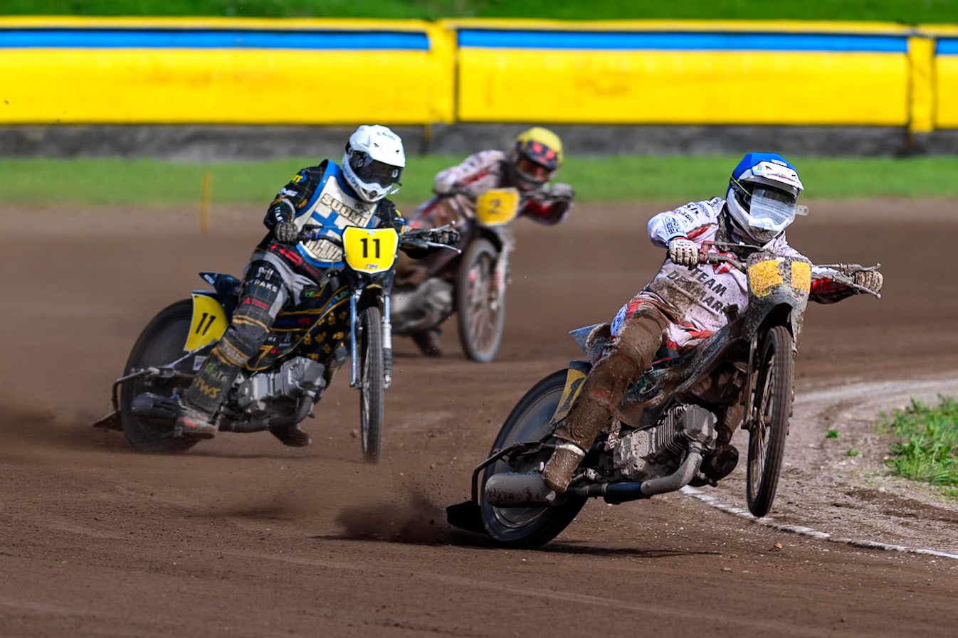 Kenneth Kruse Hansen (1) of Denmark in Blue picks up some drive leading Jesse Mustonen (11) of Finland in White  and Patrick Kruse (2) of Denmark in Yellow during the FIM Long Track of Nations 2026 at the Speed Centre Roden in the Netherlands on Sunday 20th September 2026. (Photo: Ian Charles | MI News)