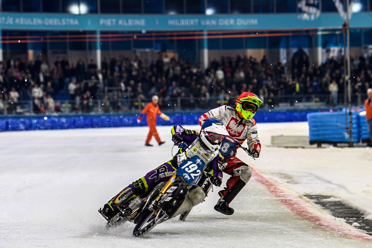 Paul Cooper of Great Britain in Blue shuts down Michał Knapp of Poland in Red during the Roelof Thijs Bokaal, Ice Rink Thialf, Heerenveen, Netherlands on Friday 4th April 2025. (Photo: Ian Charles | MI News)
