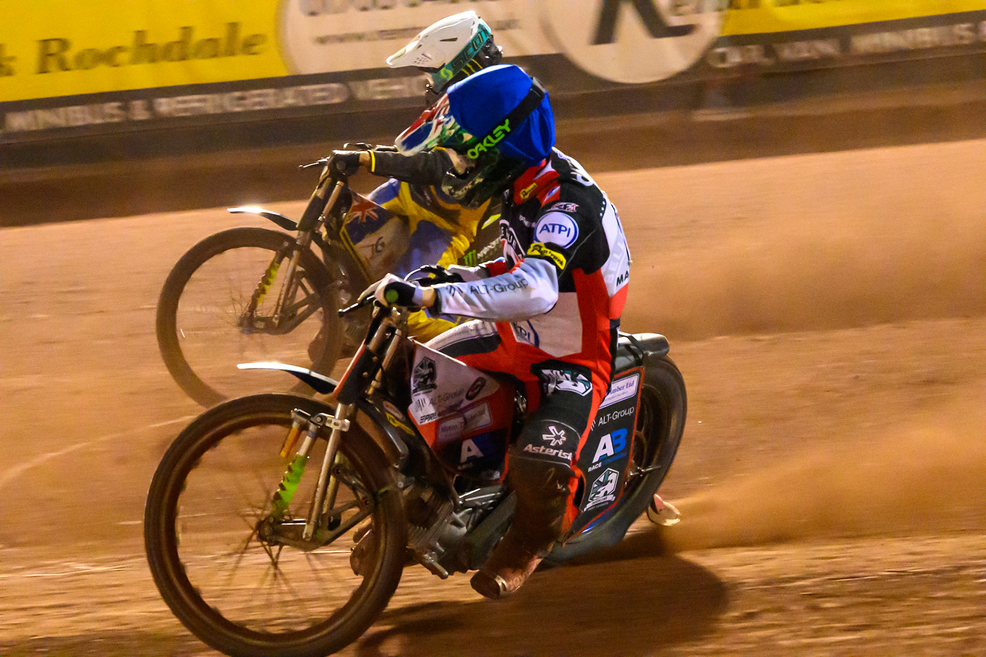 William Cairns of Belle Vue Aces in Blue on the inside of Chris Holder of Sheffield Tigers in White during the Rowe Motor Oil Premiership match between Belle Vue Aces and Sheffield Tigers at the National Speedway Stadium, Manchester on Monday 14th September 2026. (Photo: Ian Charles | MI News)
