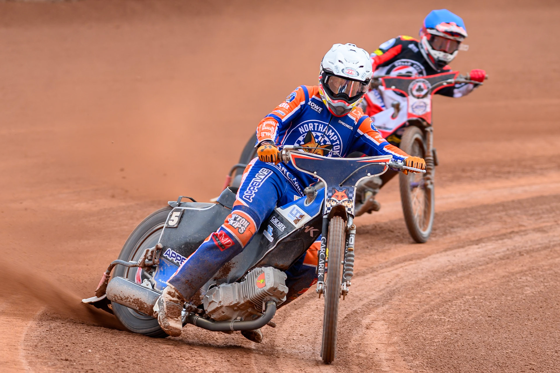 Nicolai Klindt of Northampton Foxes in White leading Zach Cook of Belle Vue Aces in Blue during the Rowe Motor Oil Premiership match between Belle Vue Aces and Northampton Foxes at the National Speedway Stadium, Manchester on Monday 4th May 2026. (Photo: Ian Charles | MI News)