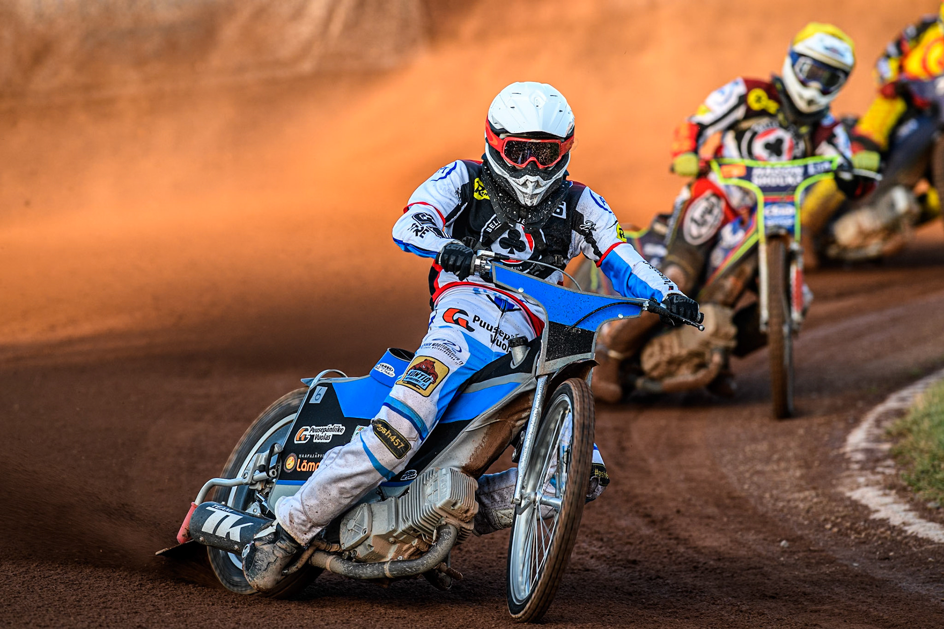 Belle Vue Aces' Antti Vuolas in White leading Belle Vue Aces' Jake Mulford in Yellow during the Rowe Motor Oil Premiership match between Birmingham Brummies and Belle Vue Aces at Perry Bar Stadium, Birmingham on Monday 29th July 2024. (Photo: Ian Charles | MI News)
