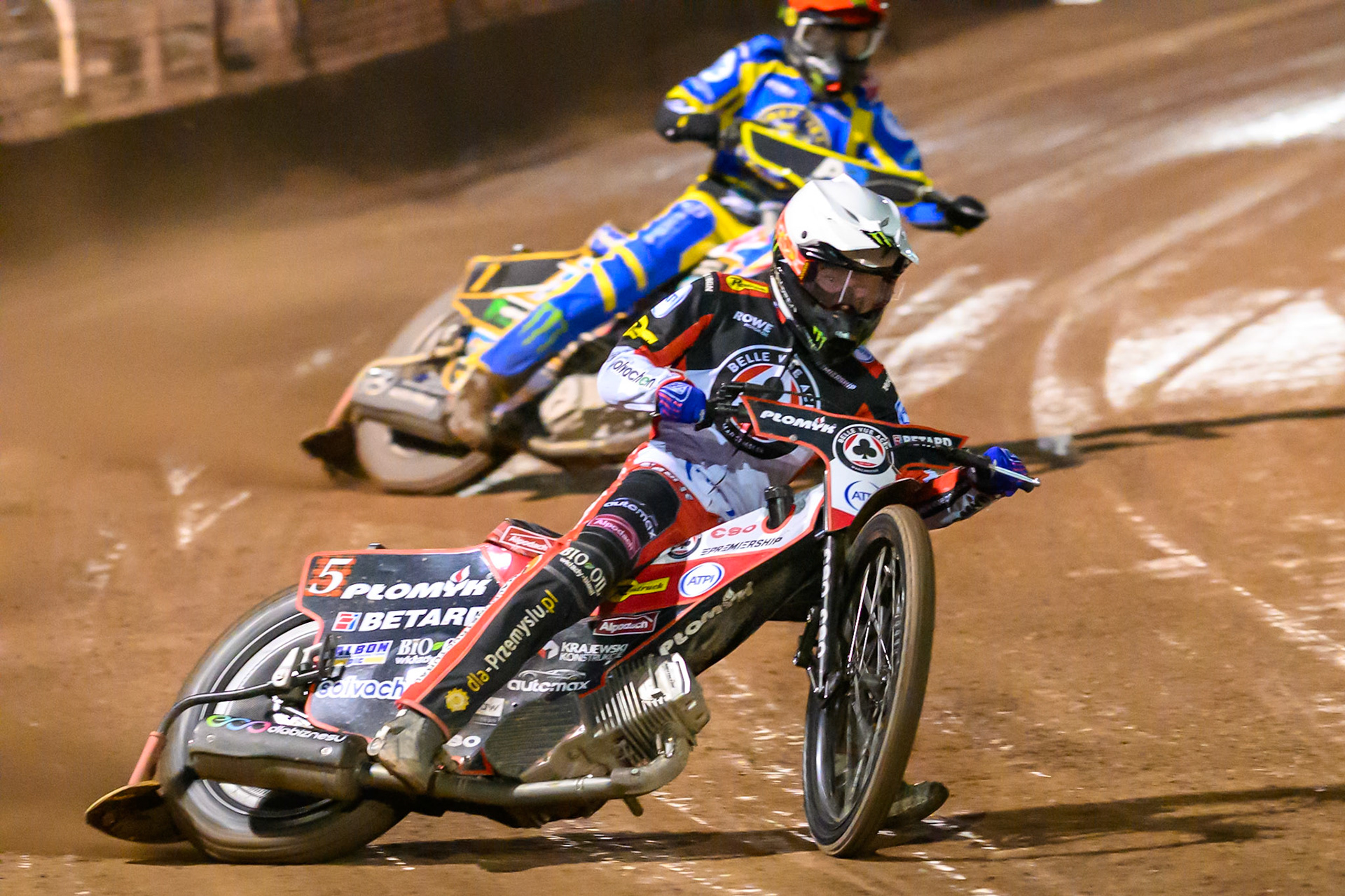 Dan Bewley of Belle Vue Aces in White leading Jack Holder of Sheffield Tigers   in Red during the Knockout Cup Northern Section match between Sheffield Tigers and Belle Vue Aces at Owlerton Stadium, Sheffield on Thursday 2nd April 2026. (Photo: Ian Charles | MI News)