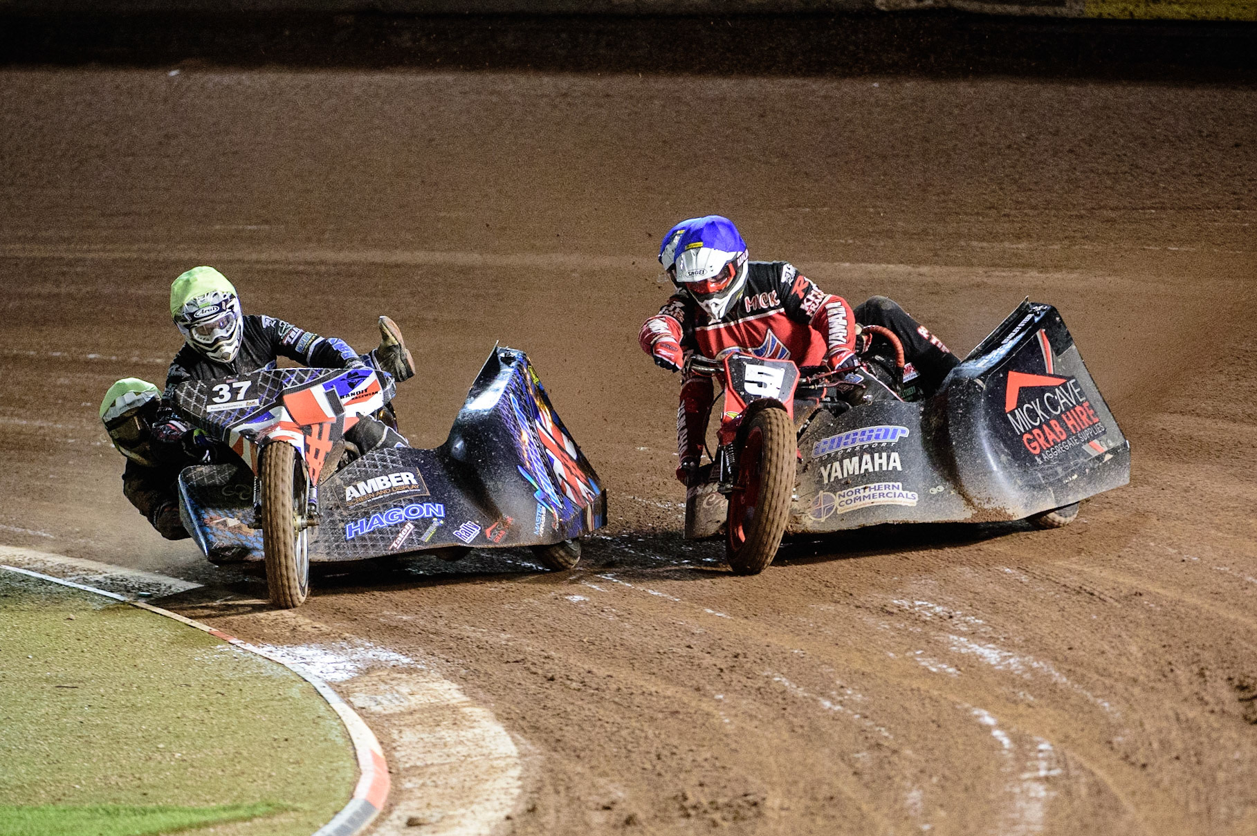 MANCHESTER, UK. OCT 30TH   Mark Cossar &amp; Gareth Williams  (Yellow) forces his way past Mick Cave &amp; Bradley Steer  (Blue) during the Manchester Masters Sidecar Speedway and Flat Track Racing at the National Speedway Stadium, Manchester on Saturday 30th October 2021. (Credit: Ian Charles | MI News)
