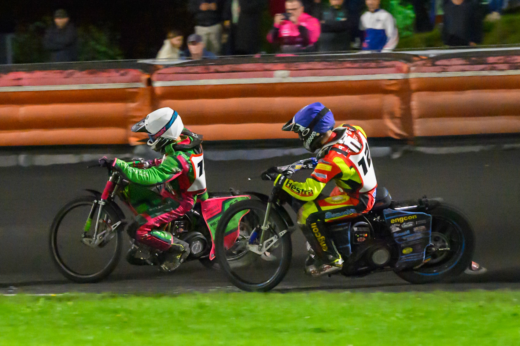 Zoltan Lovas of Hungary leading Eddie Bock of Sweden during the Gouden KENNY Helm at Speedway Veenoord, Veenoord in the Netherlands on Saturday 19th September 2026. (Photo: Ian Charles | MI News)