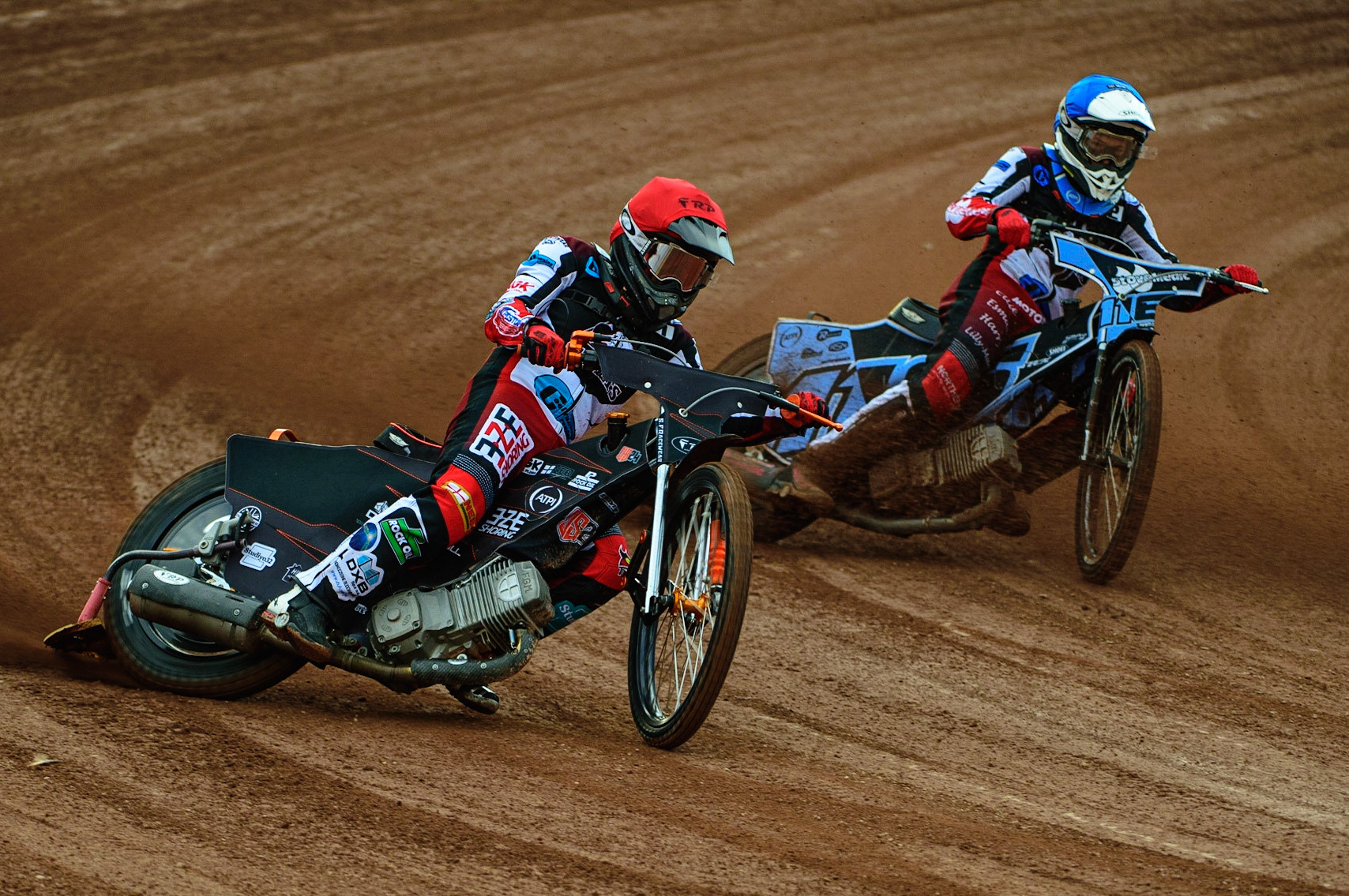 Jack Smith  (Red) outside Sam McGurk  (Blue) during the National Development League match between Belle Vue Colts and Mildenhall Fens Tigers at the National Speedway Stadium, Manchester on Friday 15th July 2022. (Credit: Ian Charles | MI News)