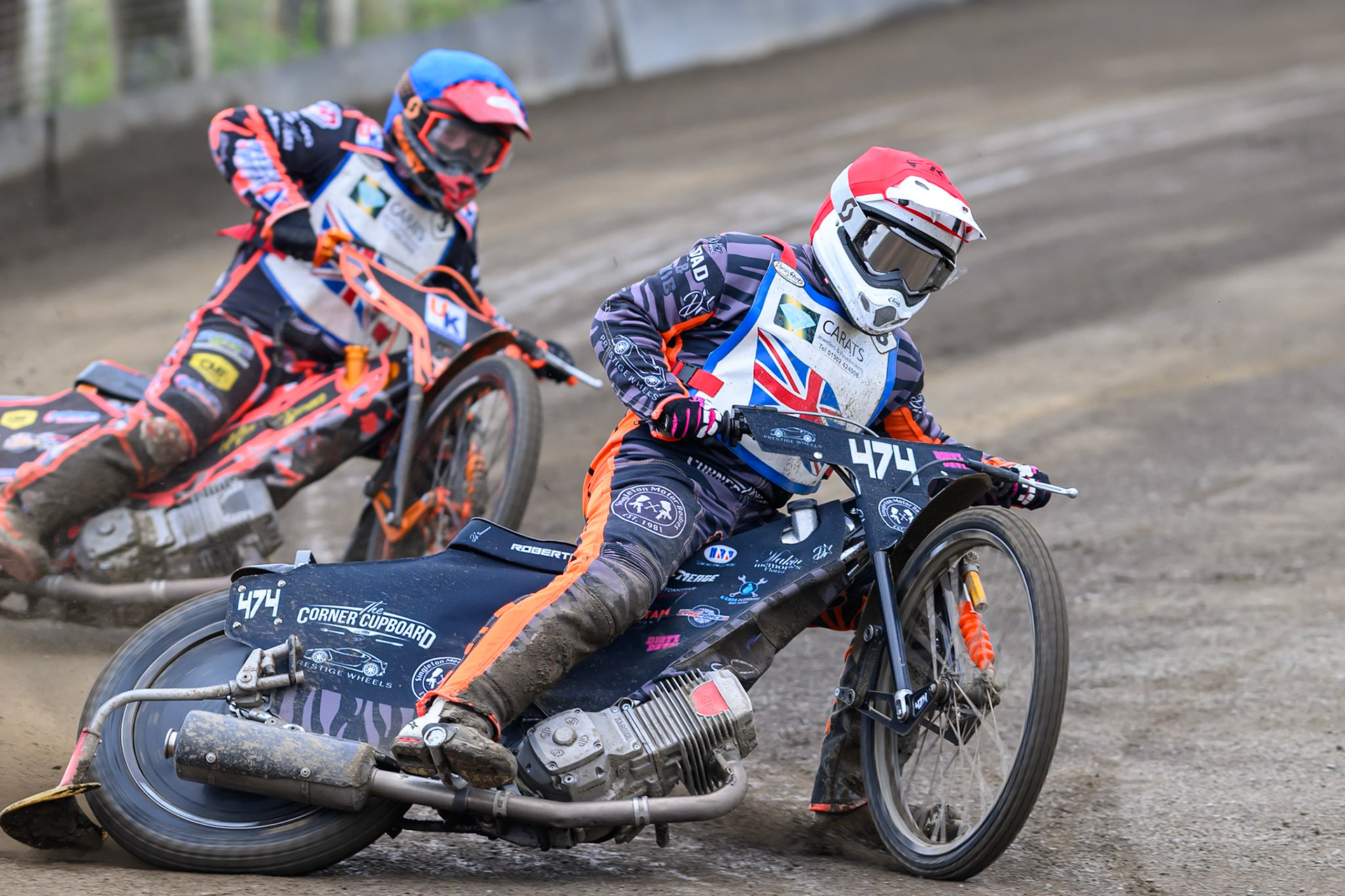 Jack Roberts in Red leading Alex Spooner in Blue during the Derbyshire Open at Hi-Edge Speedway, Buxton on Sunday 27th September 2026. (Photo: Ian Charles | MI News)