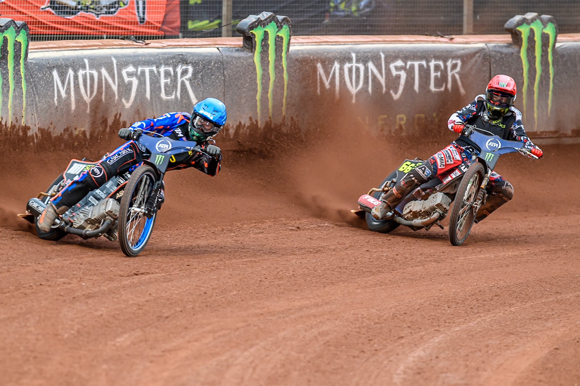 Brady Kurtz (101) of Australia in Blue leading Fredrik Lindgren (66) of Sweden in Red during the ATPI FIM Speedway Grand Prix Round 4 at the National Speedway Stadium, Manchester, on Friday 13th June 2025. (Photo: Ian Charles | MI News)