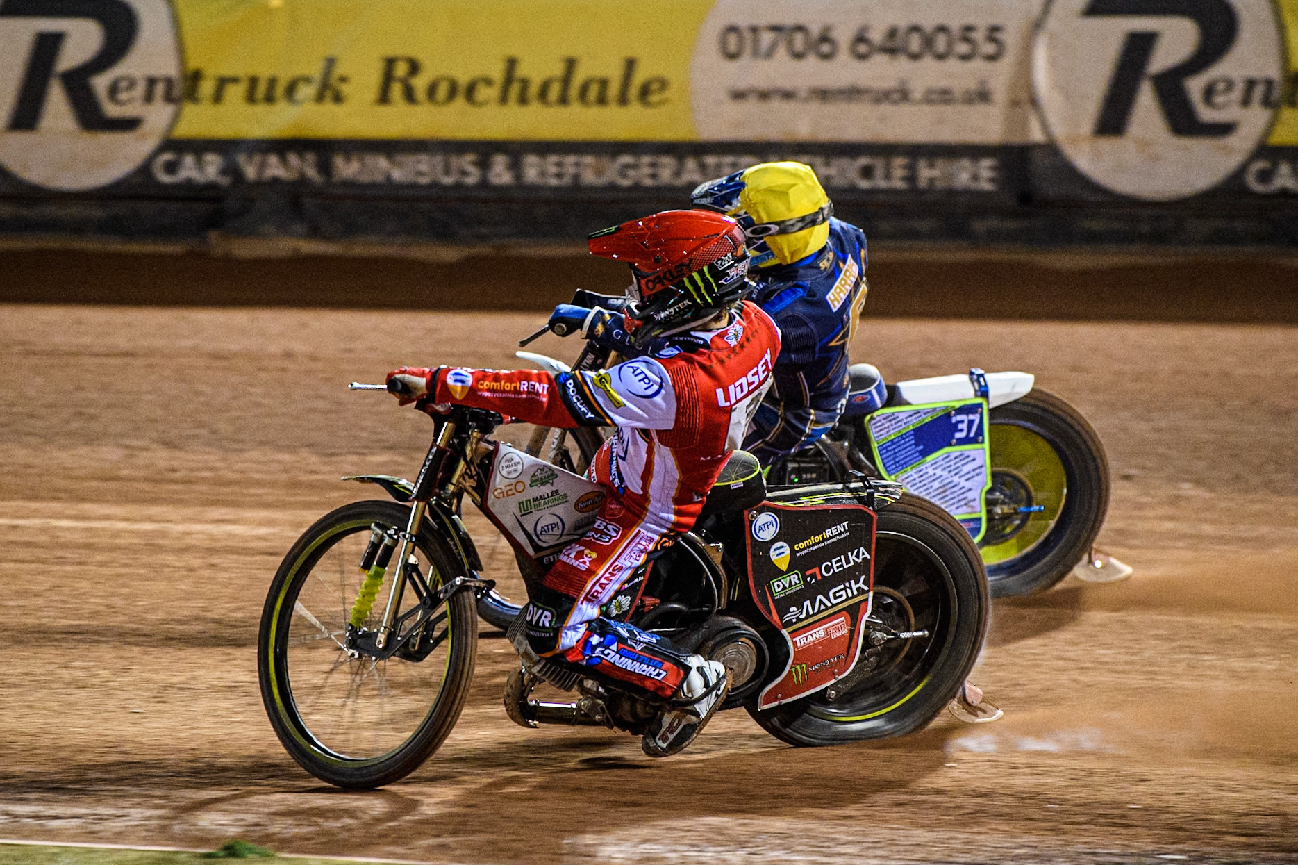 Jaimon Lidsey of Belle Vue Aces in Red rides inside Chris Harris of Kings Lynn Stars in Yellow during the Rowe Motor Oil Premiership match between Belle Vue Aces and King's Lynn Stars at the National Speedway Stadium, Manchester on Monday 5th April 2025. (Photo: Ian Charles | MI News)