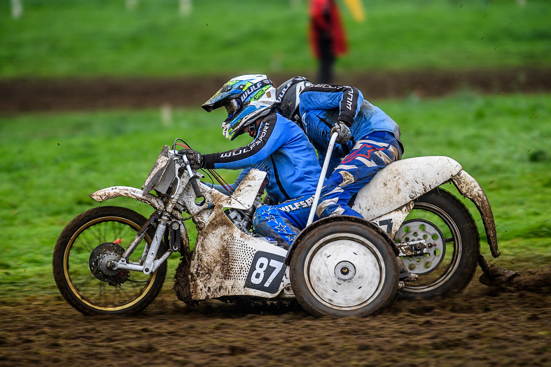 Rob Bradley &amp; Josh Fowler (87) in action in the 1000cc Sidecar Class during the ACU British Upright Championships at Woodhouse Lance, Gawsworth, Cheshire on Sunday 8th September 2024. (Photo: Ian Charles | MI News)