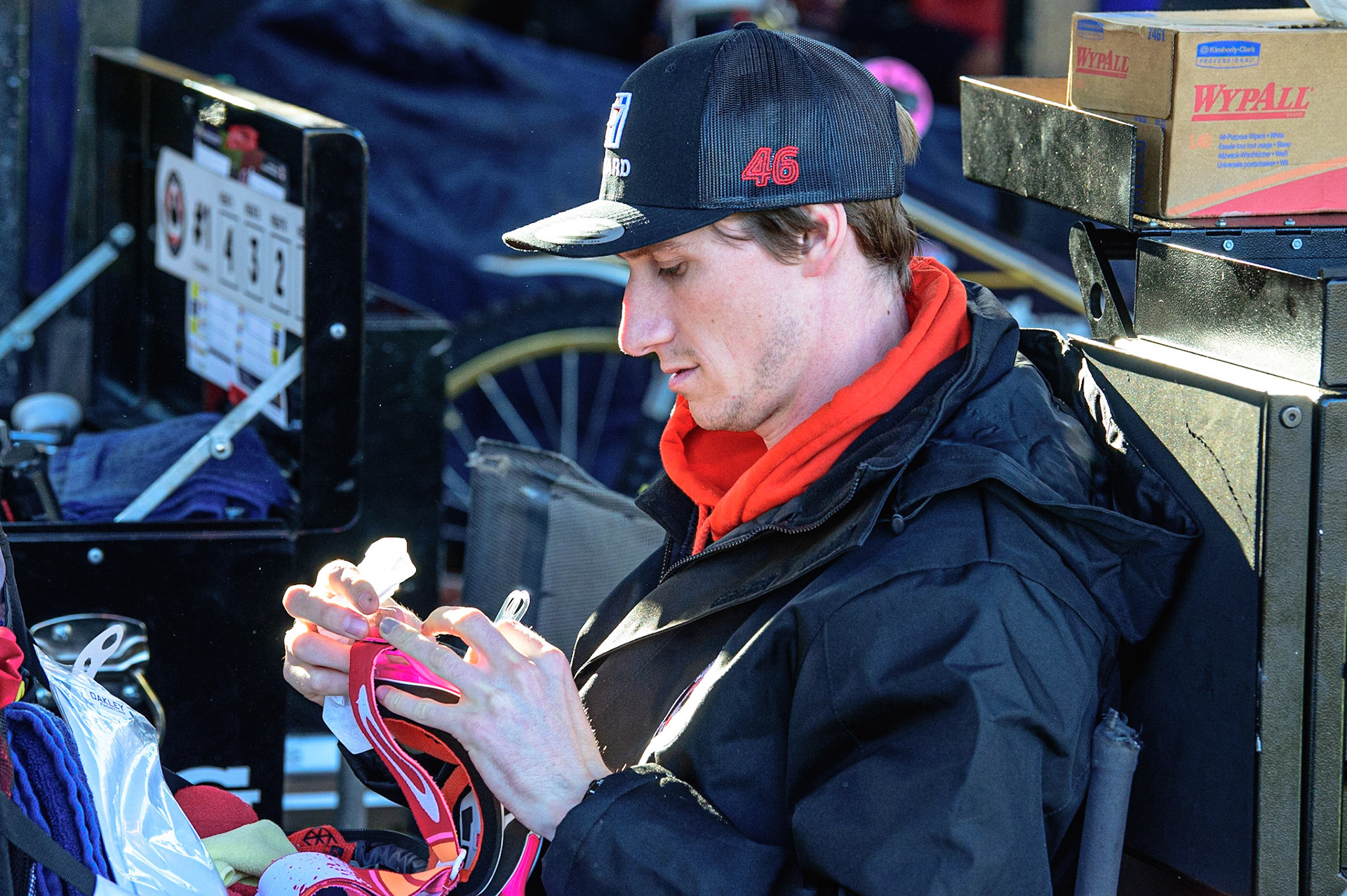 SHEFFIELD, UK. MAY 26TH  Max Fricke gets his goggle ready during the SGB Premiership match between Sheffield Tigers and Belle Vue Aces at Owlerton Stadium, Sheffield on Thursday 26th May 2022. (Credit: Ian Charles | MI News)