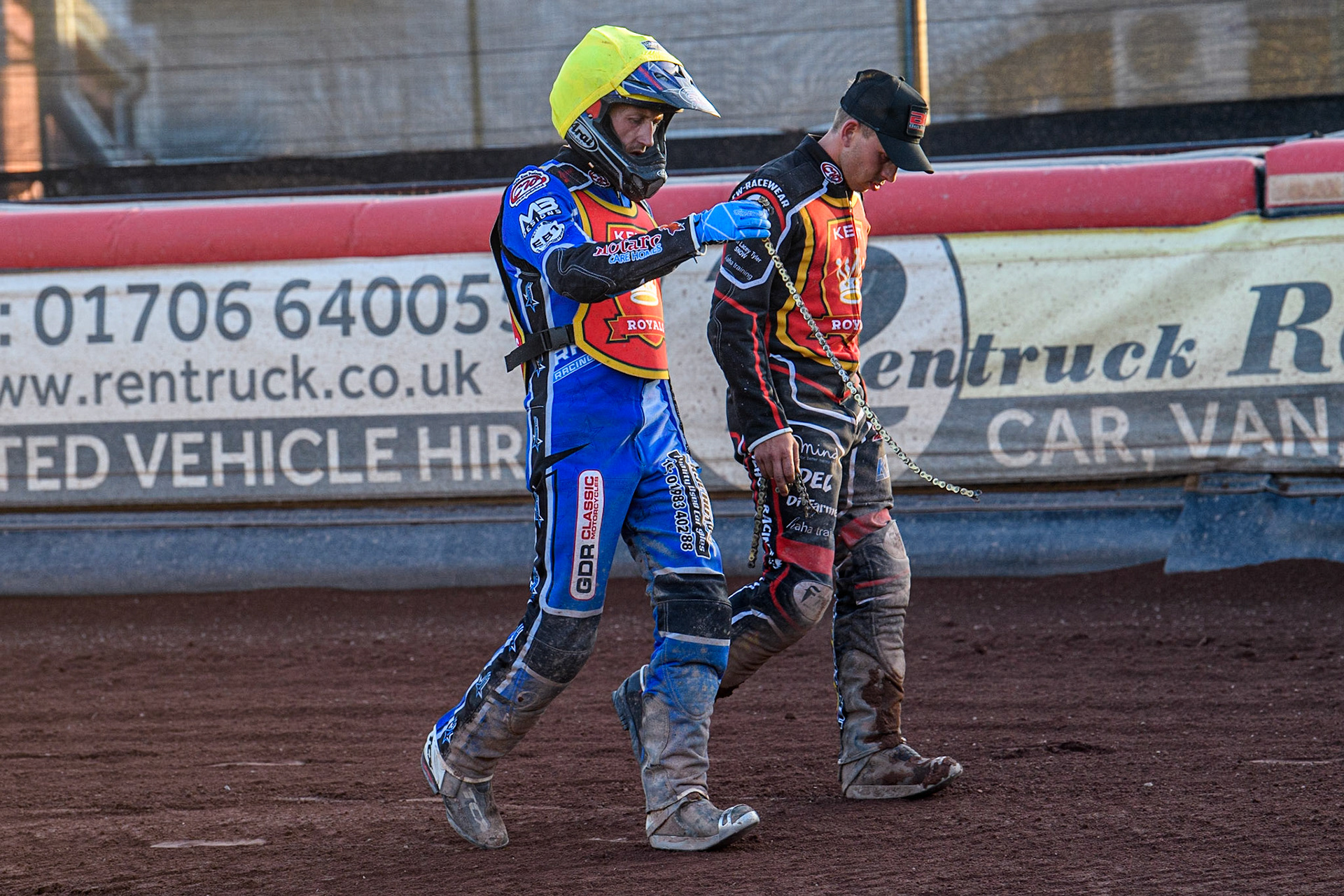 Rhys Naylor (left) shows the broken chain that was the cause of his stoppage to team mate Ben Morley during the National Development League match between Belle Vue Colts and Kent Royals at the National Speedway Stadium, Manchester on Friday 7th July 2023. (Photo: Ian Charles | MI News)