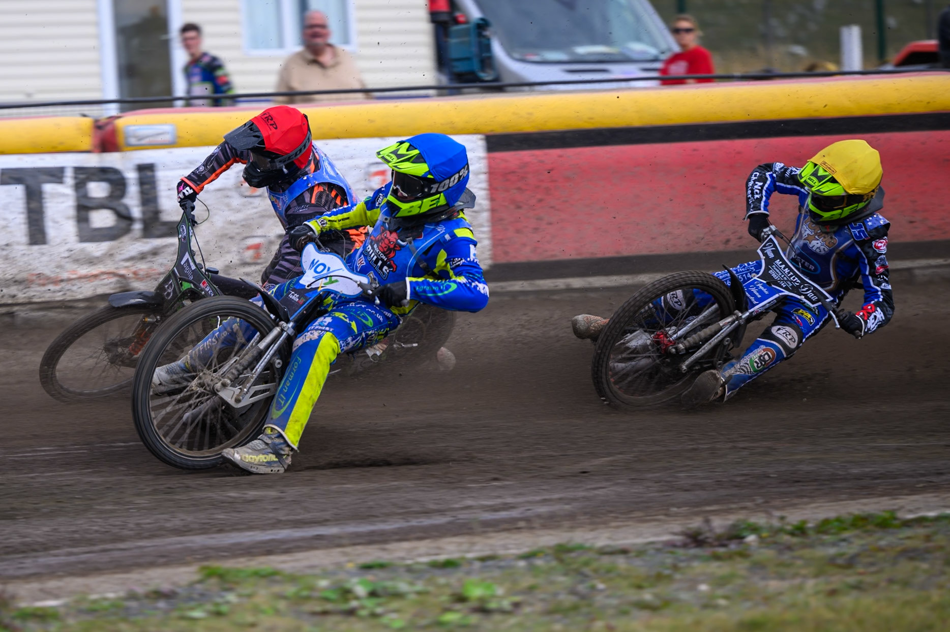 Will Boraston of Buxton Bulls in Yellow falls in the path of Ollie Binns of Kings Lynn Young Stars during the WSRA National Development League match between Buxton Bulls and King's Lynn Young Stars at Hi-Edge Speedway, Buxton on Sunday 9th August 2026. (Photo: Ian Charles | MI News)