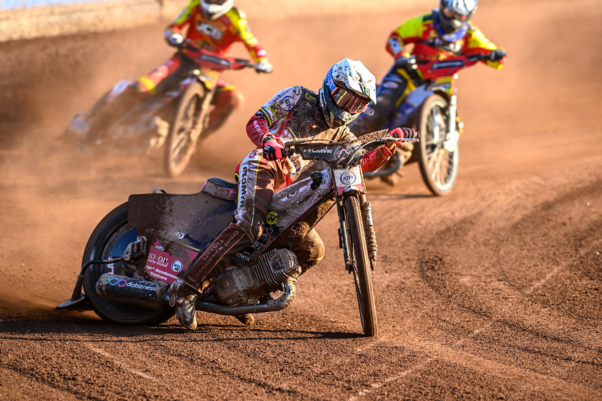 Belle Vue Aces' Dan Bewley in White leading Leicester Lions' Sam Masters in White and Leicester Lions' Joe Thompson in Blue during the Rowe Motor Oil Premiership match between Leicester Lions and Belle Vue Aces at the Hydroscand Arena, Leicester on Thursday 19th June 2025. (Photo: Ian Charles | MI News)