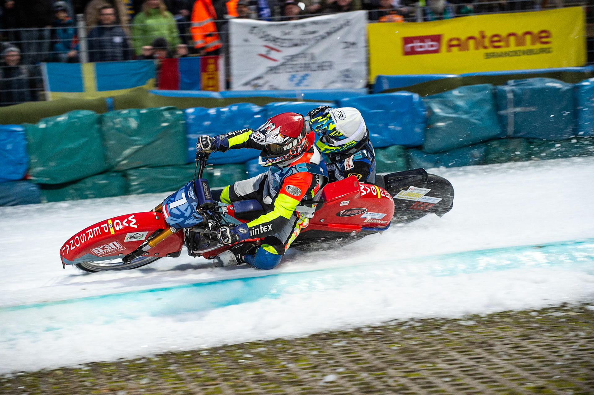 BERLIN GERMANY  - February 29  Harald Simon (Red) leads Martin Haarahiltunen (White)  during theIce Speedway of Nations (Day 1) at the Horst-Dohm-Eisstadion, Berlin,  on Saturday 29 February 2020. (Credit: Ian Charles | MI News)