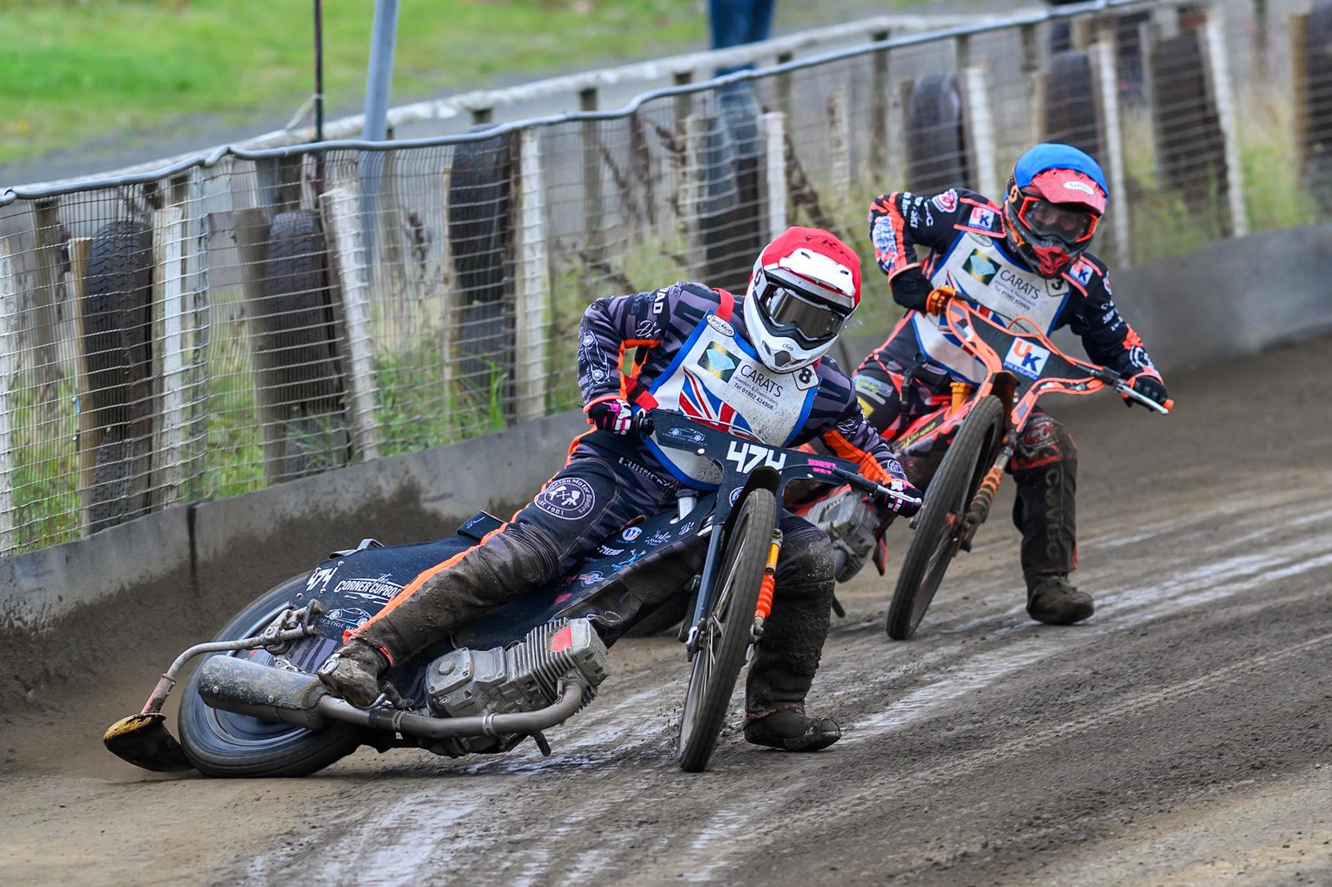 Jack Roberts in Red leading Alex Spooner in Blue during the Derbyshire Open at Hi-Edge Speedway, Buxton on Sunday 27th September 2026. (Photo: Ian Charles | MI News)