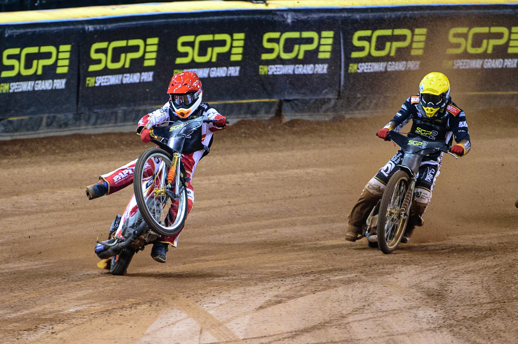 Mateusz Cierniak (Poland)  (Red) picks up some drive coming out of the 2nd turn ahead of Norick Blodorn (Germany)  (Yellow) during the FIM  Speedway Grand Prix  2 of Great Britain at the Principality Stadium, Cardiff on Sunday 14th August 2022. (Credit: Ian Charles | MI News)