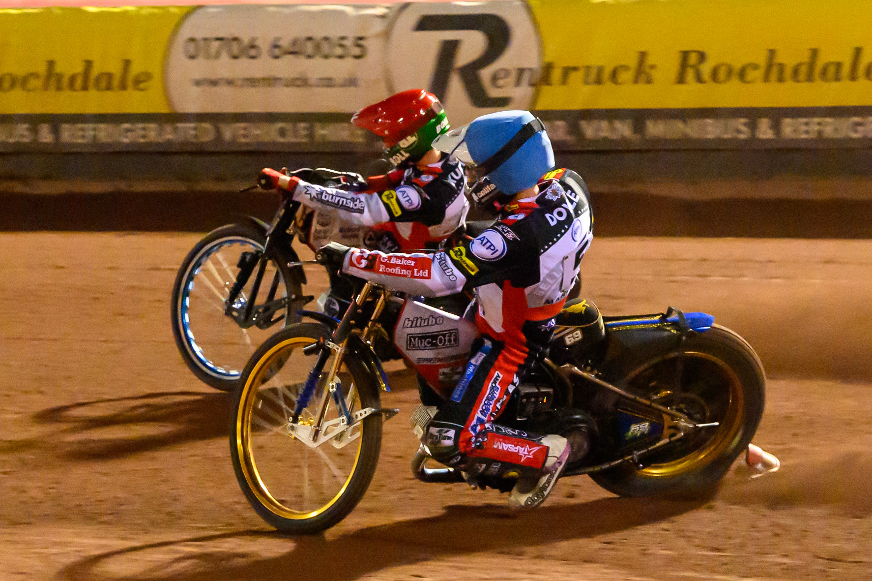 Jason Doyle of Belle Vue Aces in Blue on the inside of Brady Kurtz of Belle Vue Aces in Red during the Rowe Motor Oil Premiership match between Belle Vue Aces and Sheffield Tigers at the National Speedway Stadium, Manchester on Monday 14th September 2026. (Photo: Ian Charles | MI News)
